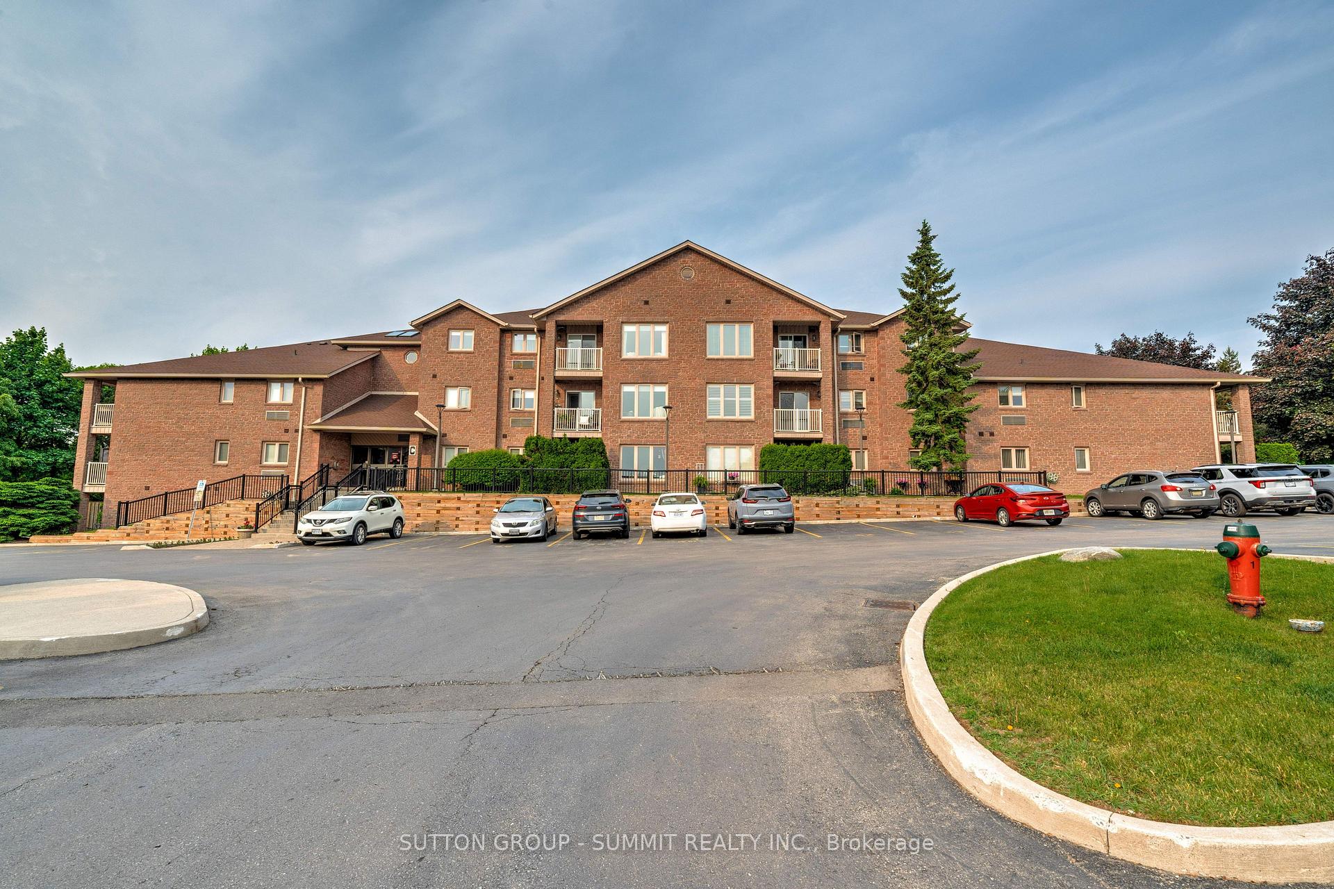 2 Bedrooms Condo at 3050 Pinemeadow, Burlington For sale