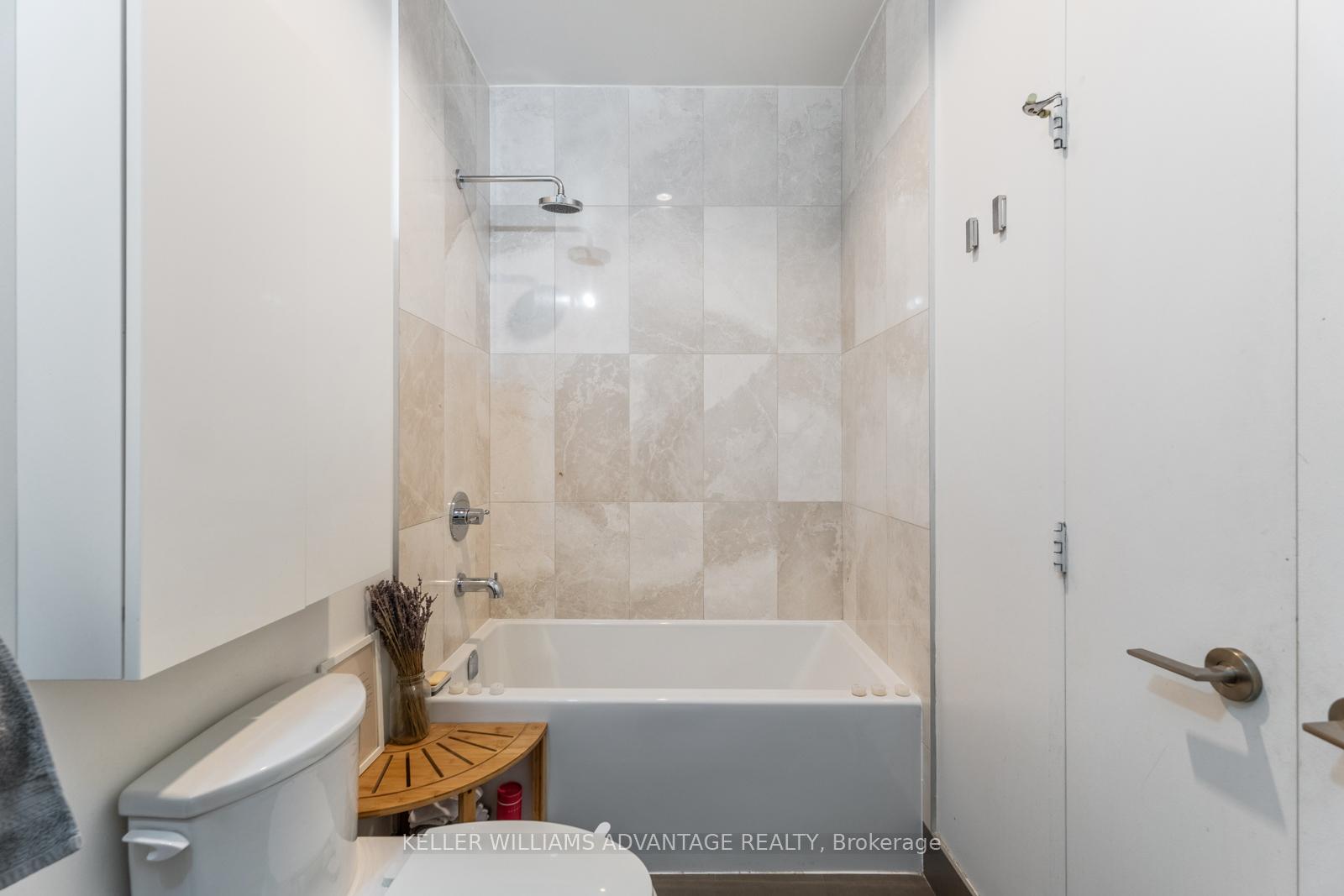 2 Bedrooms Condo at 120 Bayview, Toronto For sale