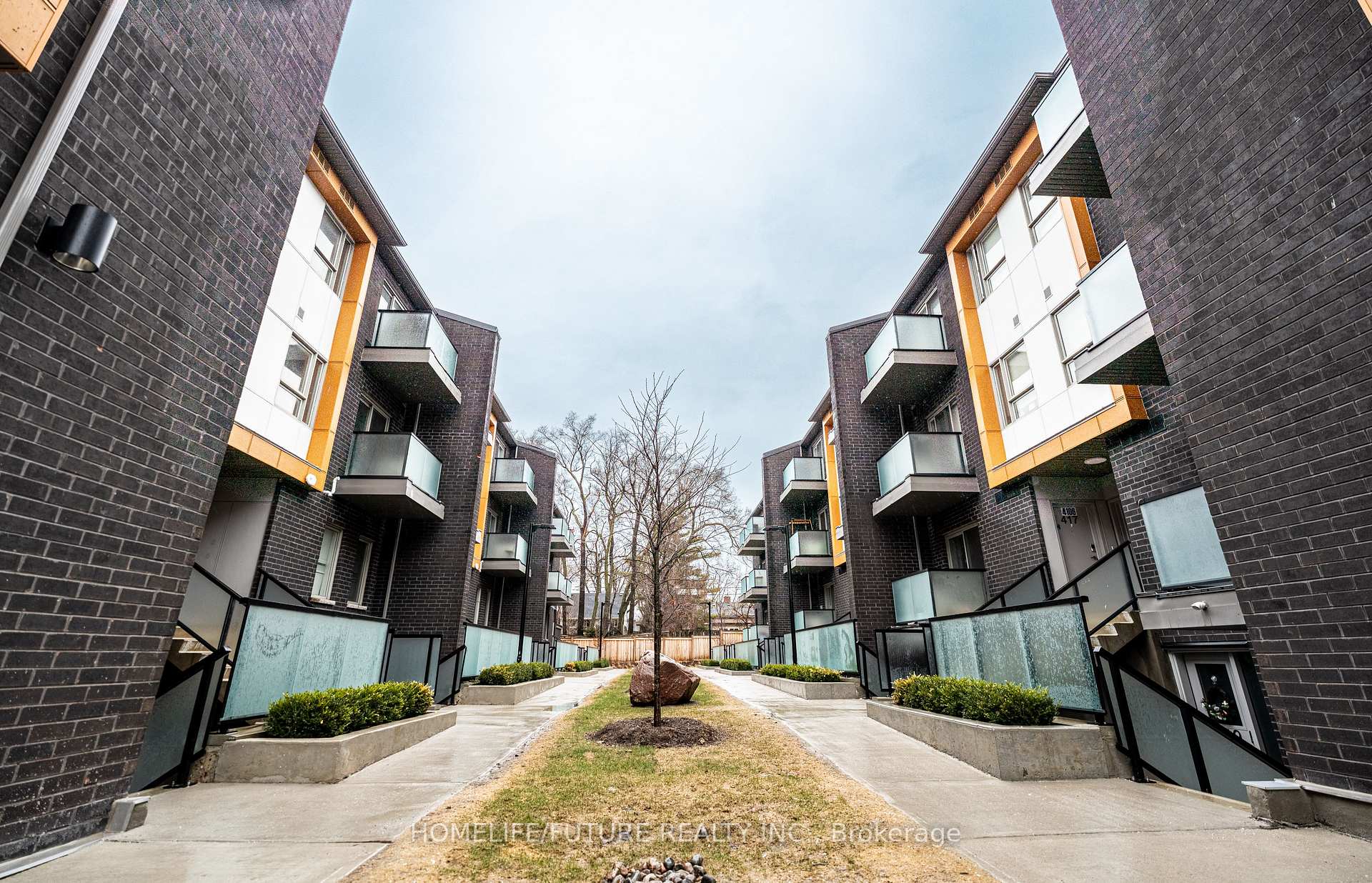 3 Bedrooms Condo at 2791 Eglinton, Toronto For sale