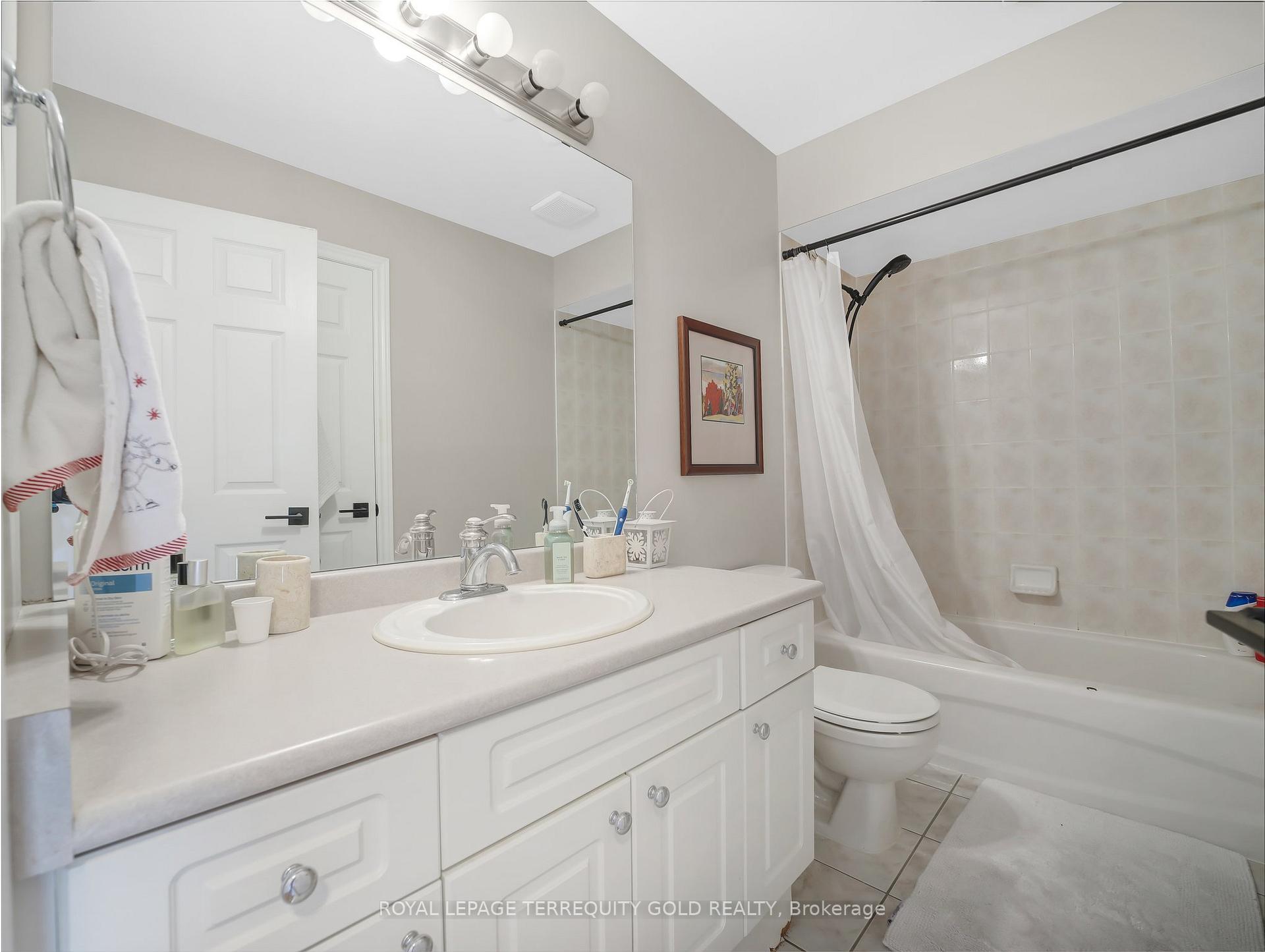 3 Bedrooms Condo at 4045 Upper Middle, Burlington For sale