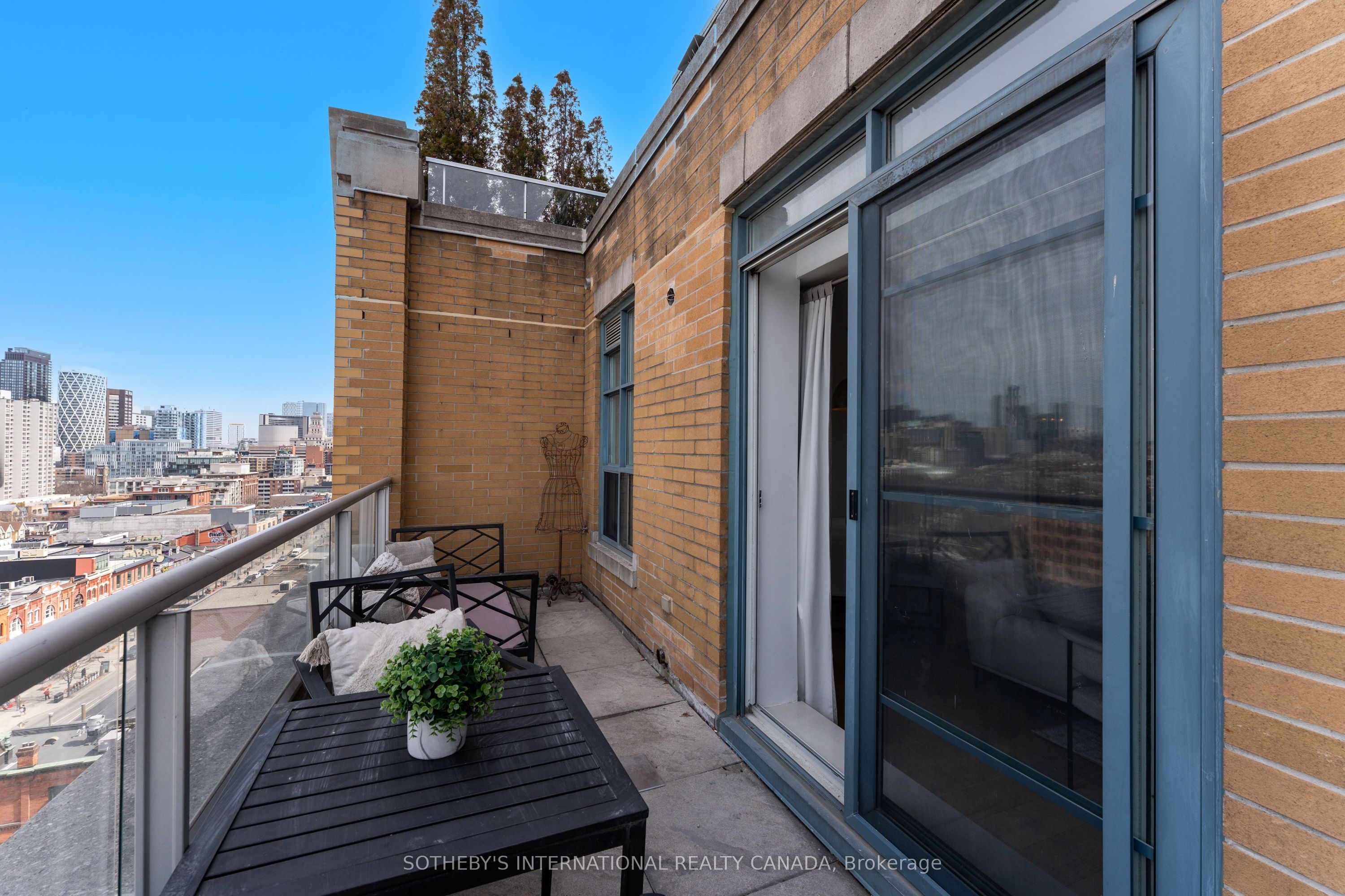 438 Richmond Street W, #1406