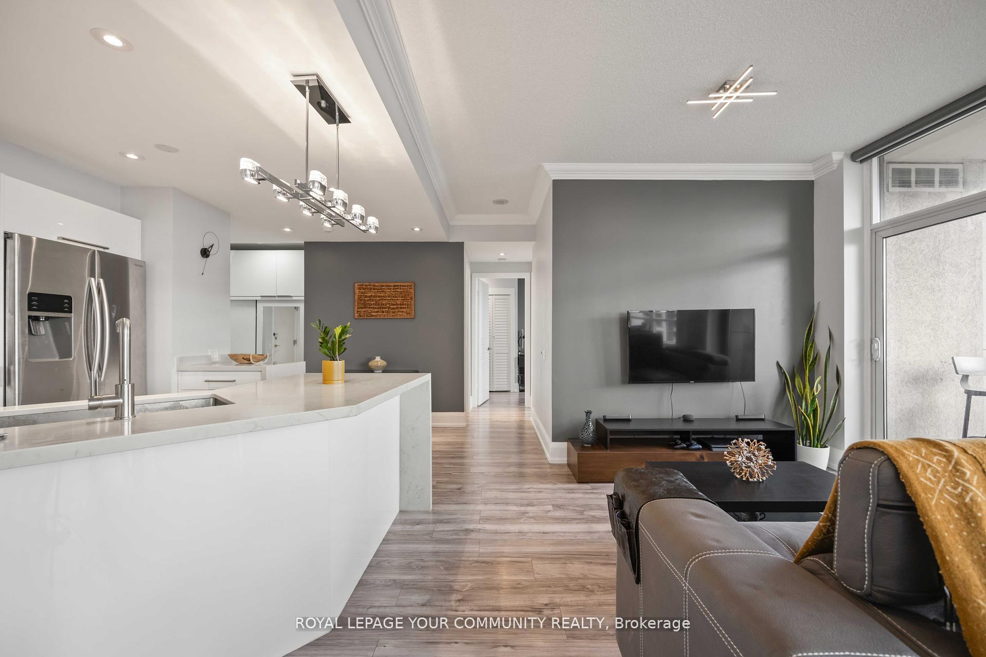 2 Bedrooms Condo at 5 Northtown, Toronto For sale