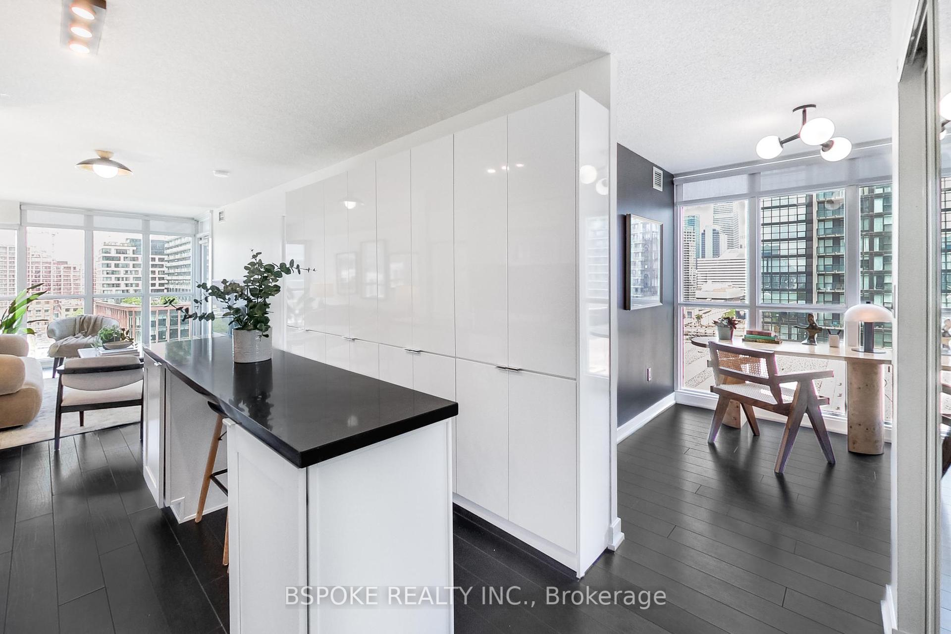 2 Bedrooms Condo at 15 Iceboat, Toronto For sale