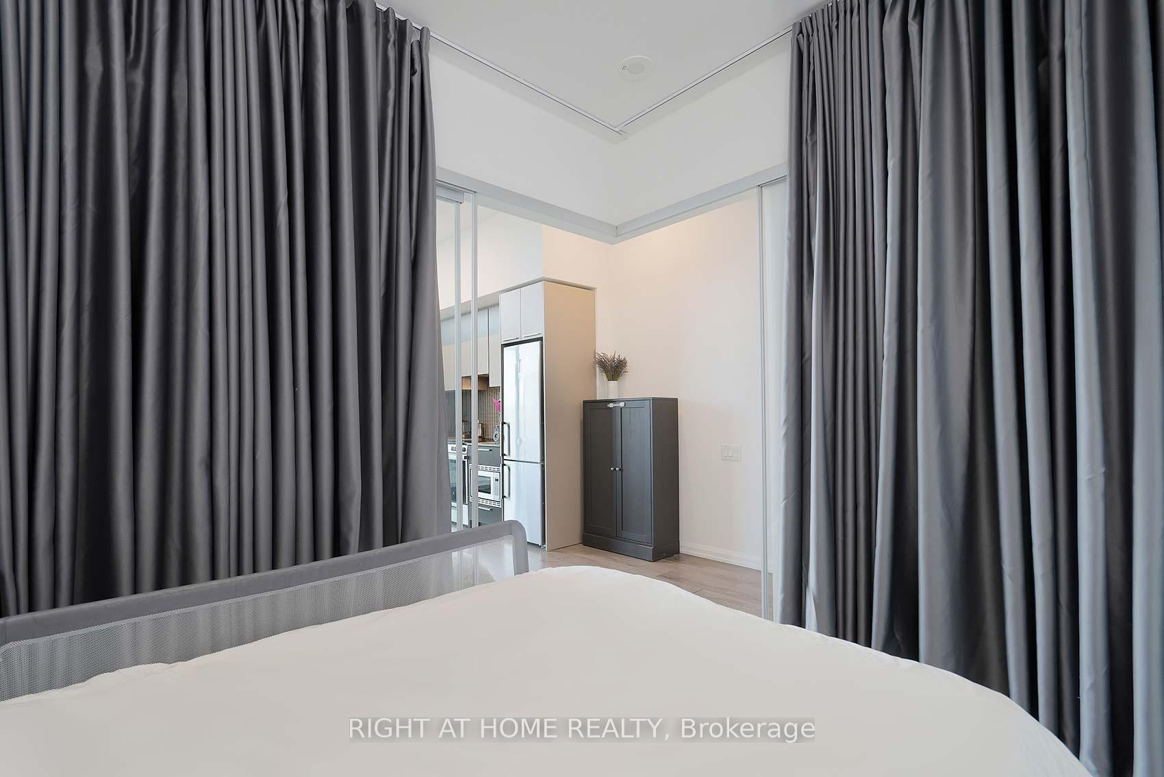 2 Bedrooms Condo at 4208 Dundas, Toronto For sale