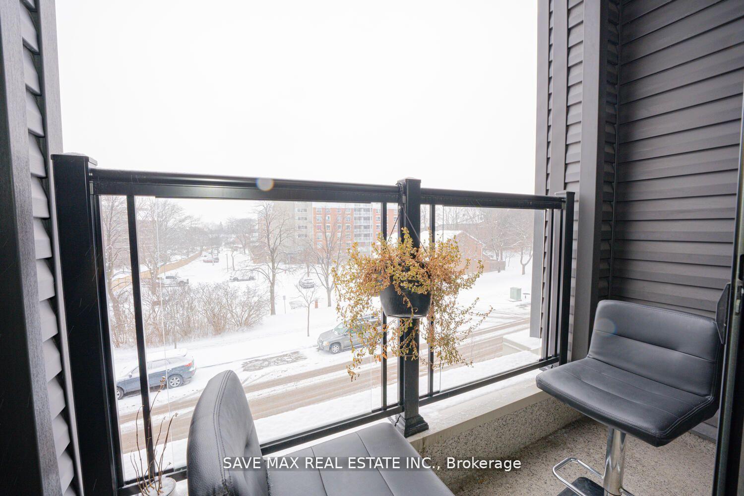 2 Bedrooms Condo at 3472 Widdicombe, Mississauga For sale