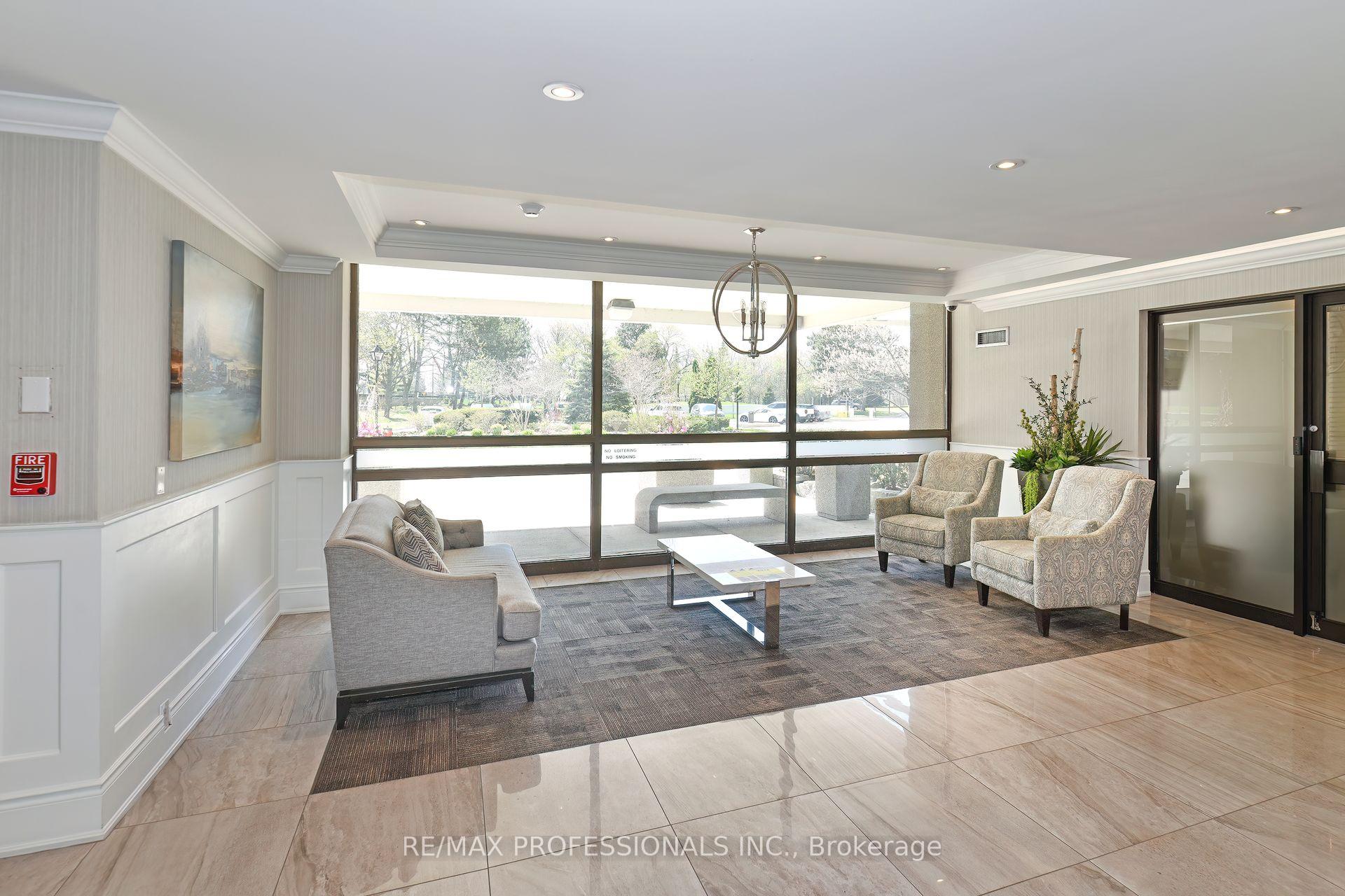 3 Bedrooms Condo at 475 The West Mall, Toronto For sale
