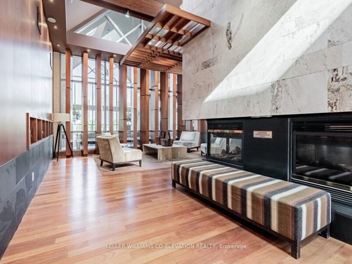 2 Bedrooms Condo at 330 Princess Royal, Mississauga For sale
