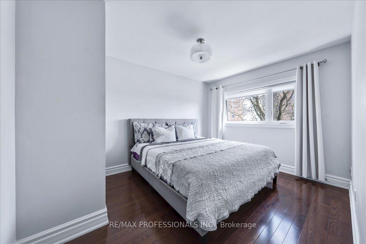 3 Bedrooms Condo at 600 Silver Creek,  Mississauga For sale