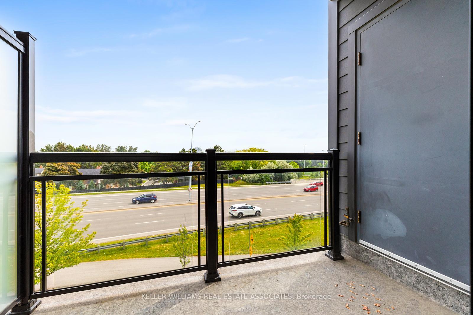 2 Bedrooms Condo at 3170 Erin Mills, Mississauga For sale