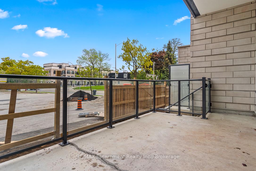 3 Bedrooms Condo at 123 Maurice, Oakville For sale