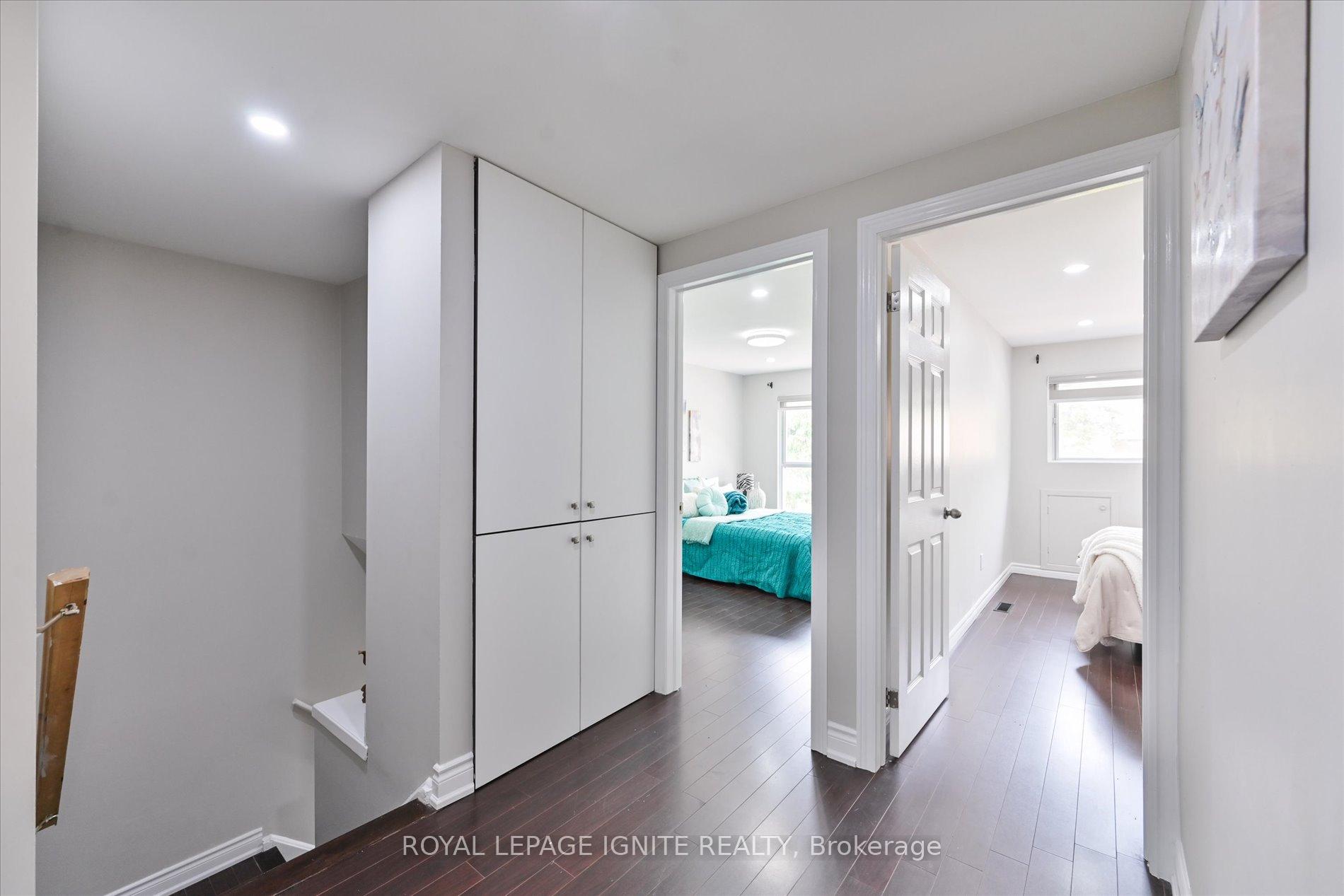 5 Bedrooms Condo at 40 Dundalk, Toronto For sale