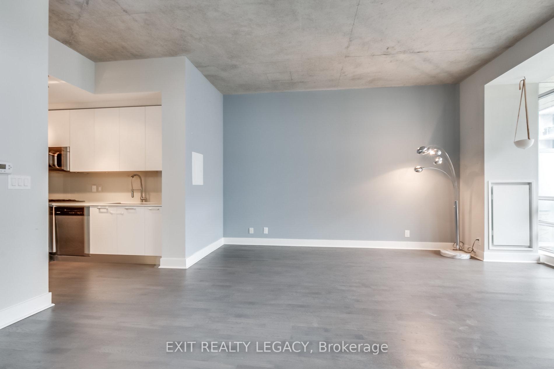 1 Bedroom Condo at 399 Adelaide,  Toronto For sale