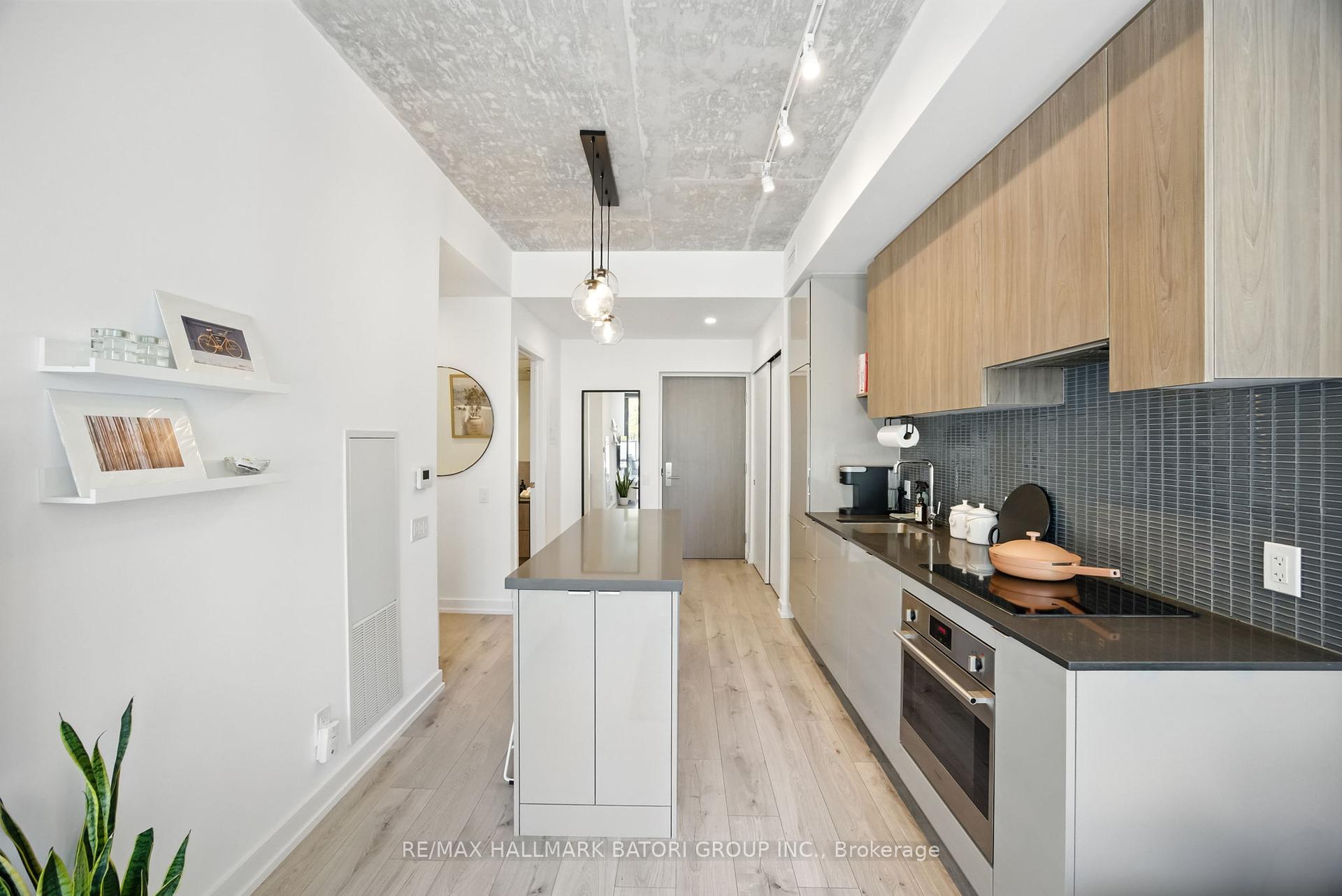 #216 – 161 Roehampton Avenue, Toronto, ON M4P 0C8