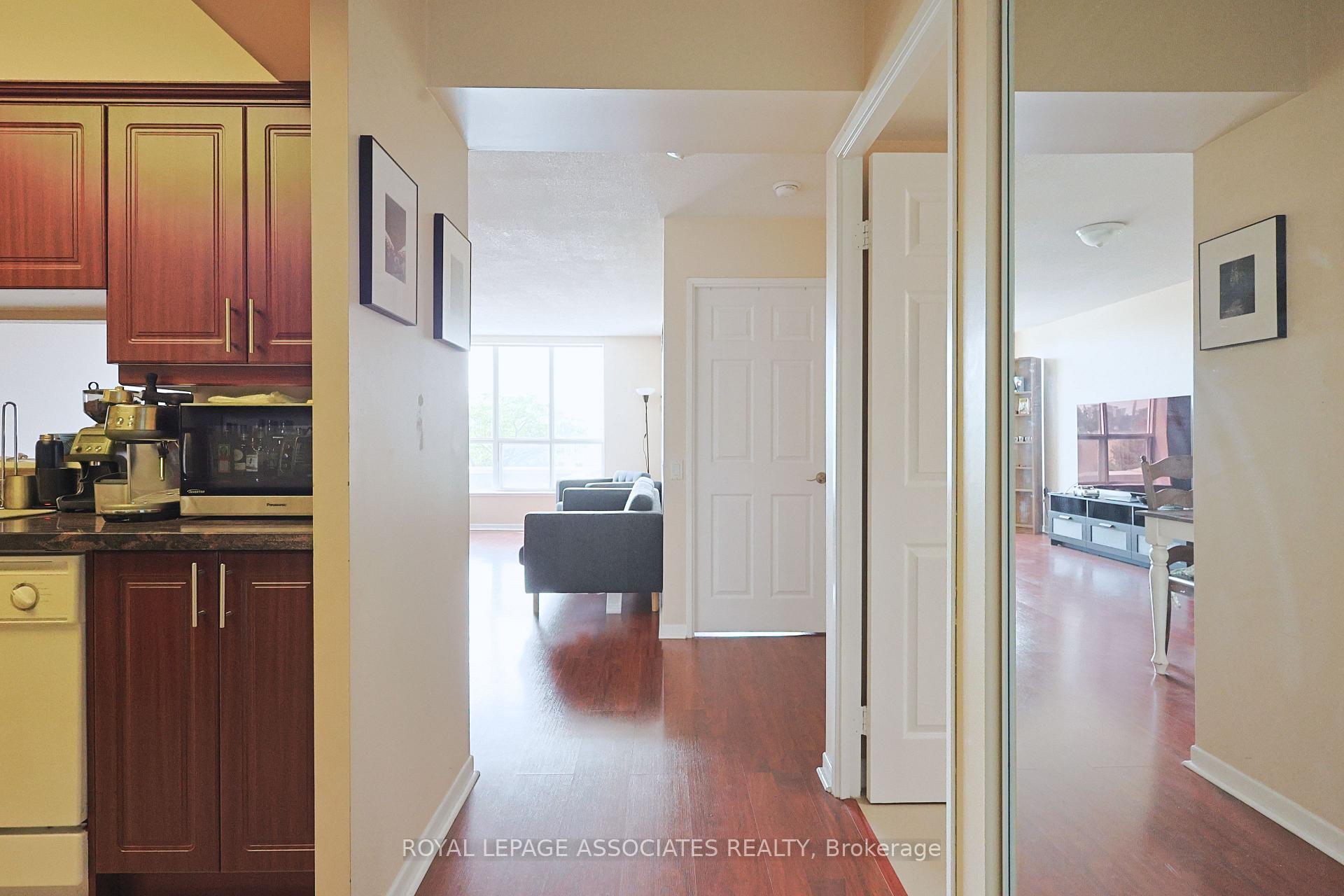 1 Bedroom Condo at 21 Overlea, Toronto For sale