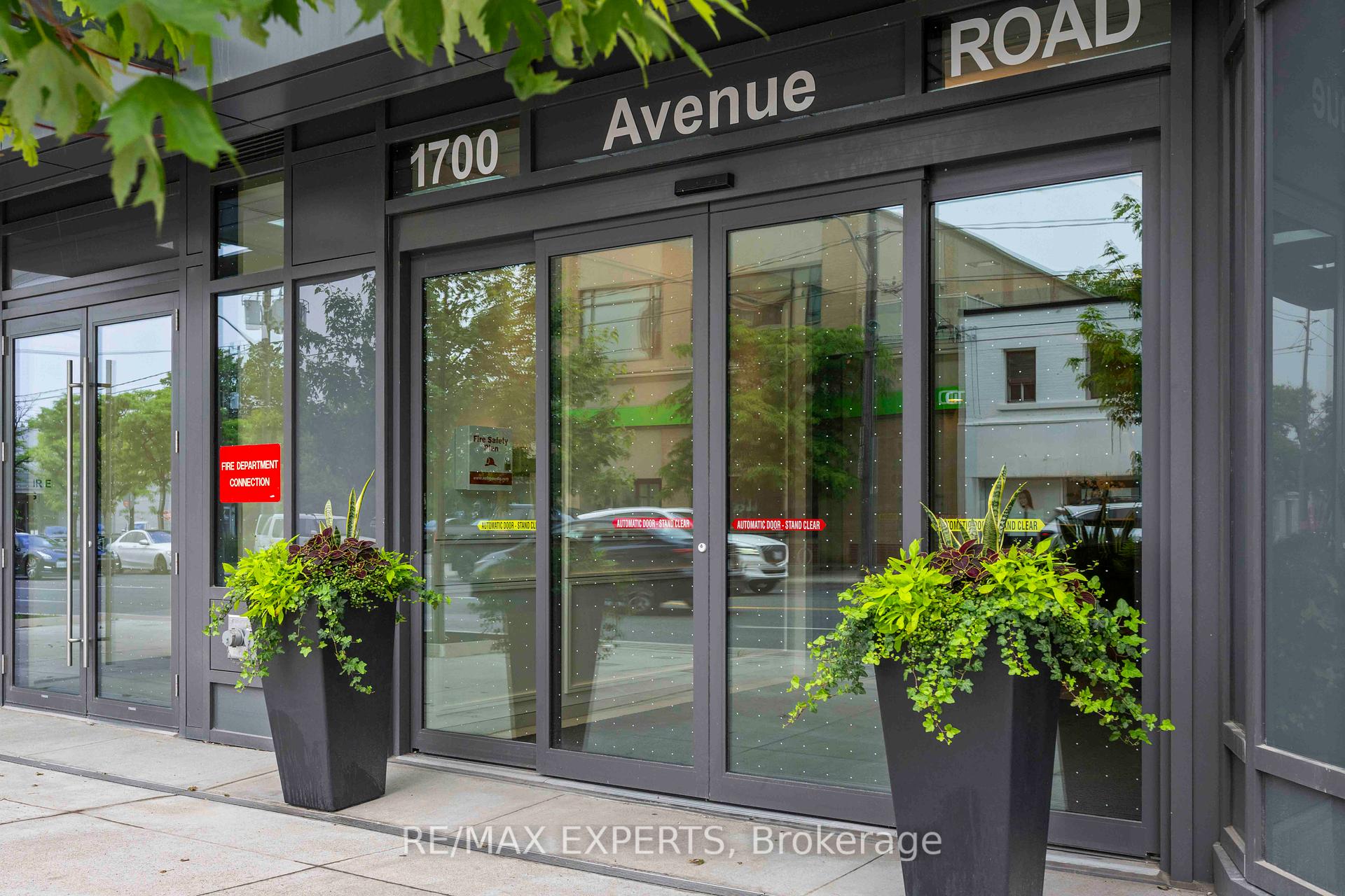 4 Bedrooms Condo at 1700 Avenue, Toronto For sale