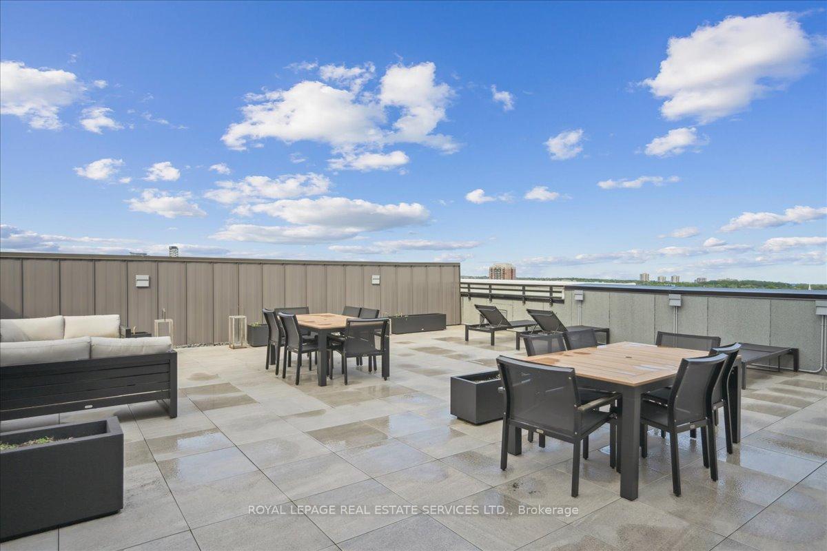 2 Bedrooms Condo at 95 DUNDAS, Oakville For sale