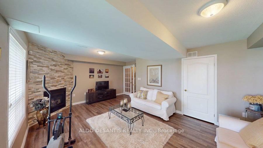 3 Bedrooms Condo at 348 Highland, Hamilton For sale