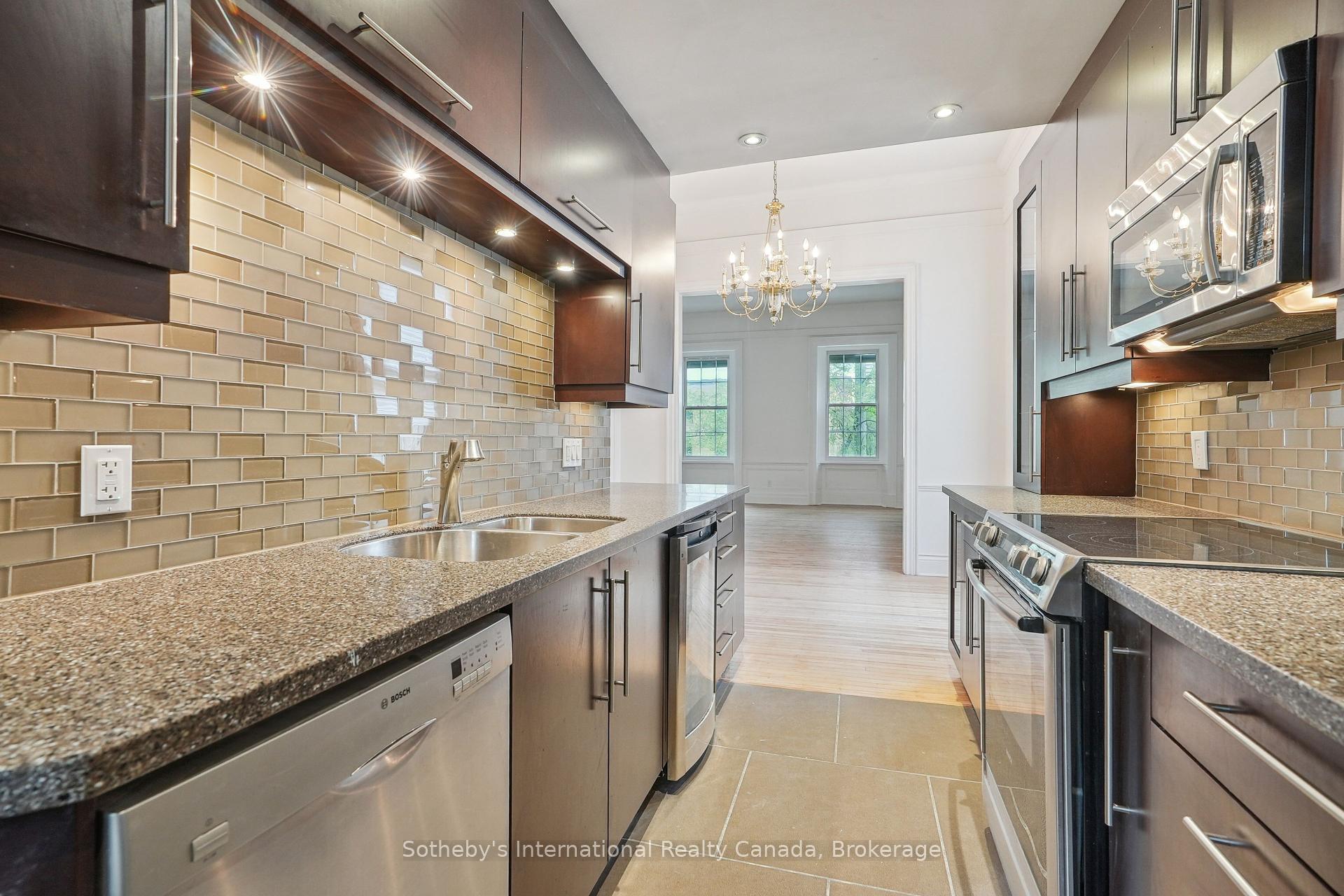 2 Bedrooms Condo at 35 Duke, Hamilton For sale