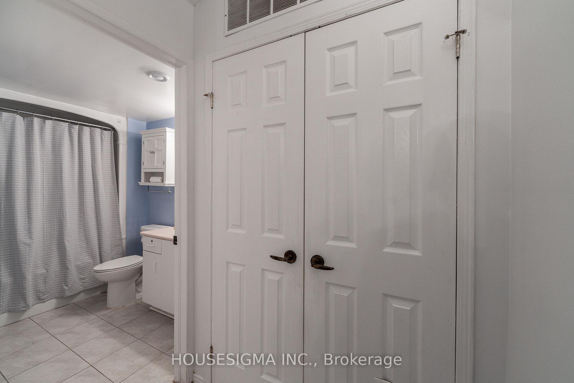 2 Bedrooms Condo at 2010 Cleaver, Burlington For sale