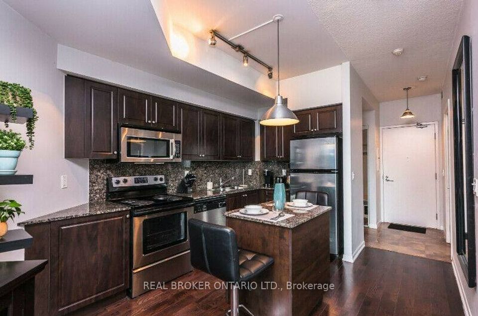 215 Fort York Boulevard