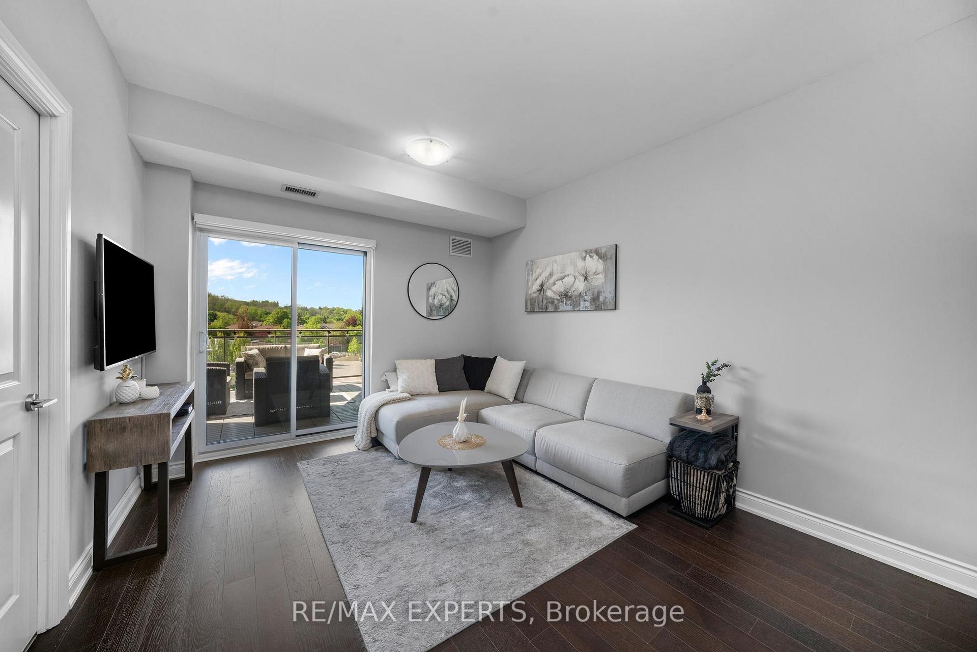 1 Bedroom Condo at 86 Woodbridge, Vaughan For sale