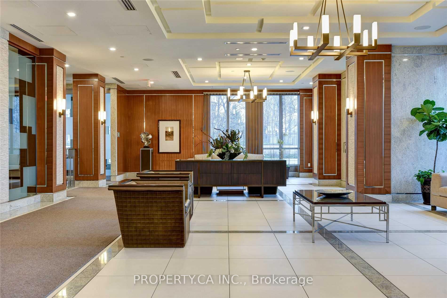 2 Bedrooms Condo at 15 Viking, Toronto For sale