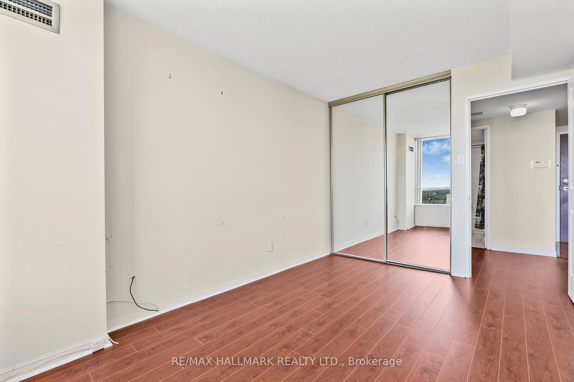 3 Bedrooms Condo at 1121 Steeles, Toronto For sale