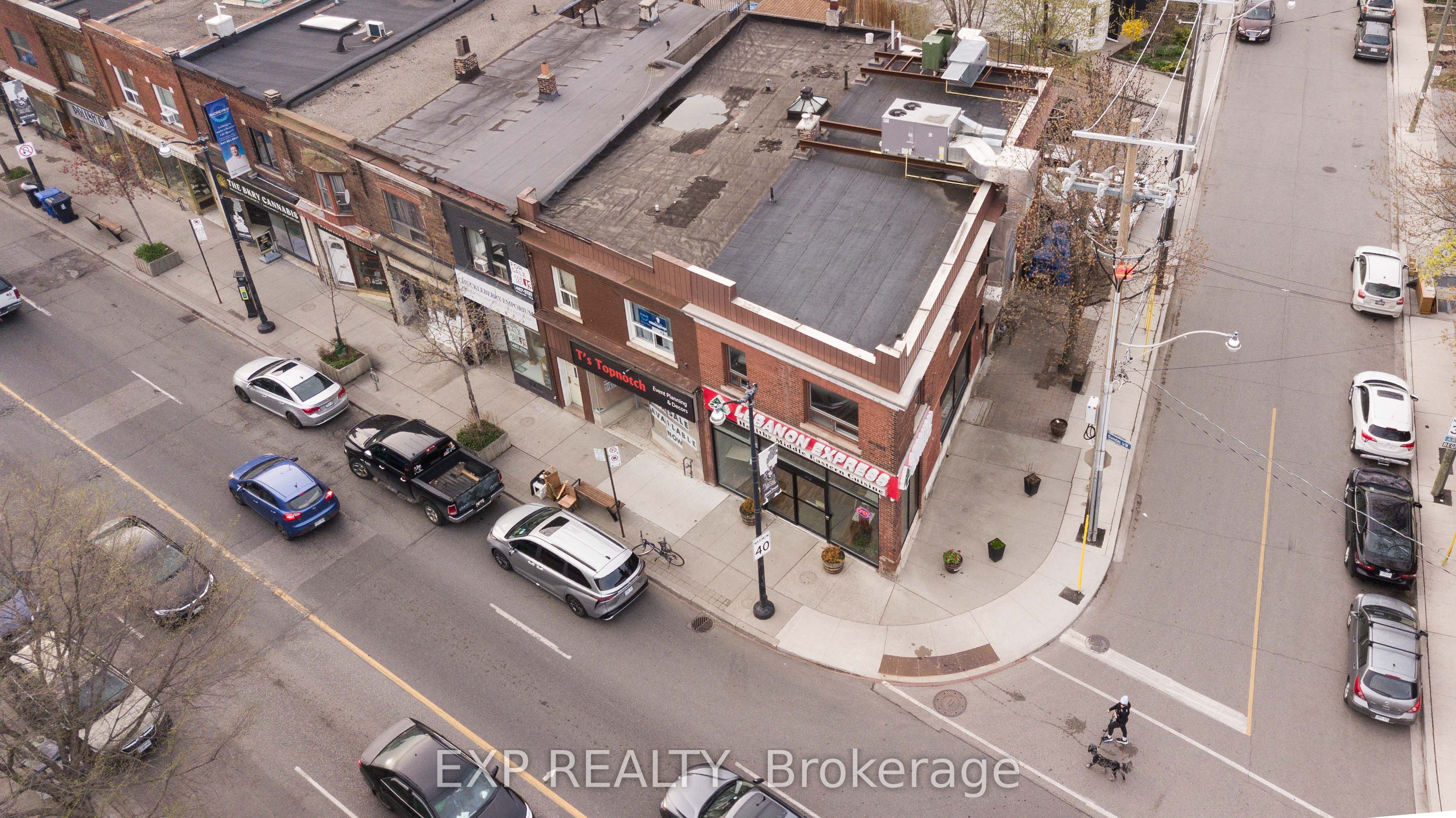3052 Dundas Street W
