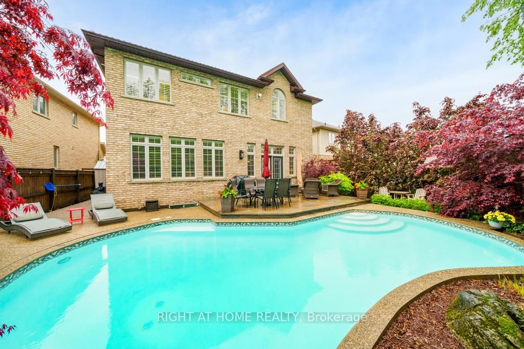 248 Cloverleaf Drive