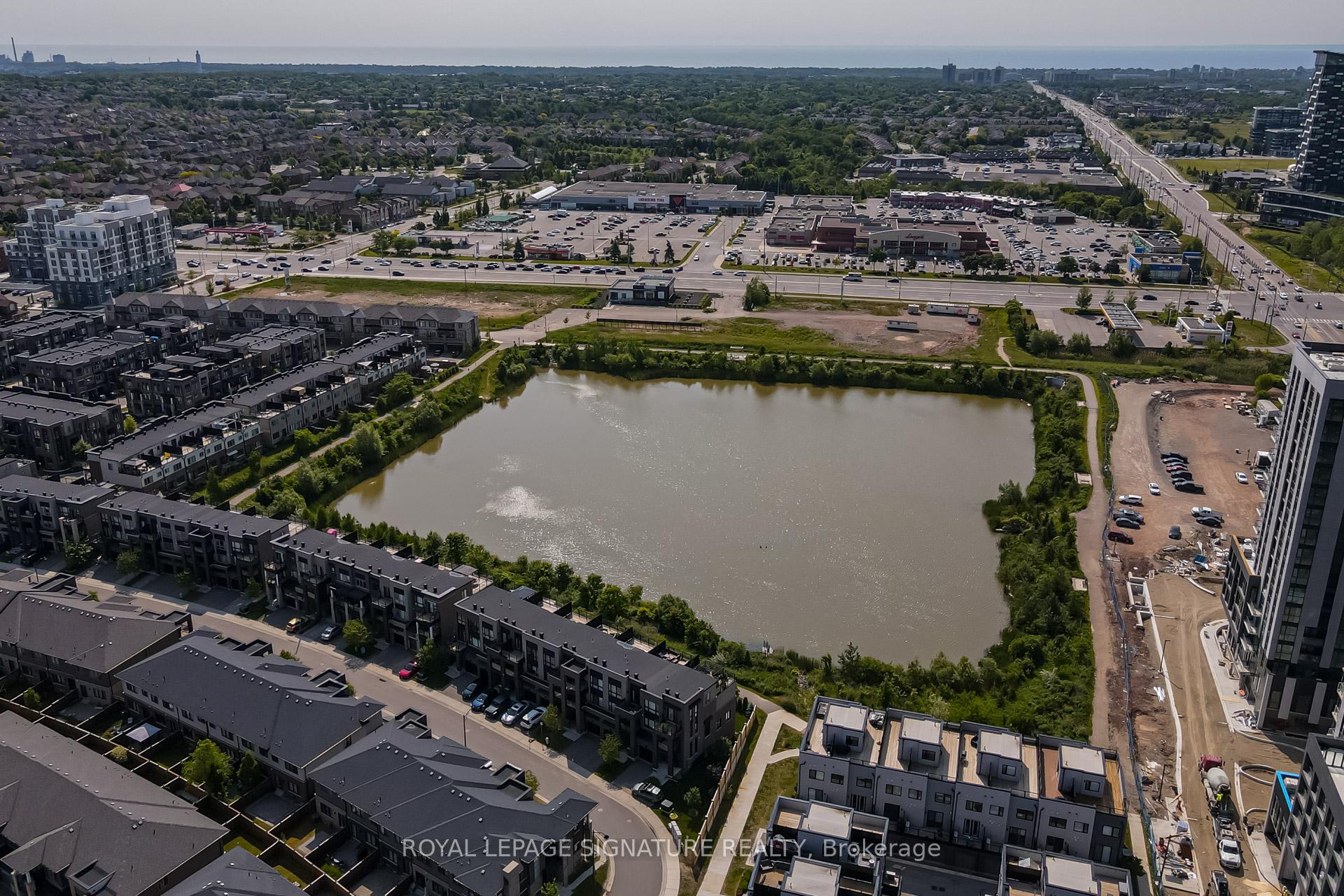 2 Bedrooms Condo at 335 Wheat Boom, Oakville For sale