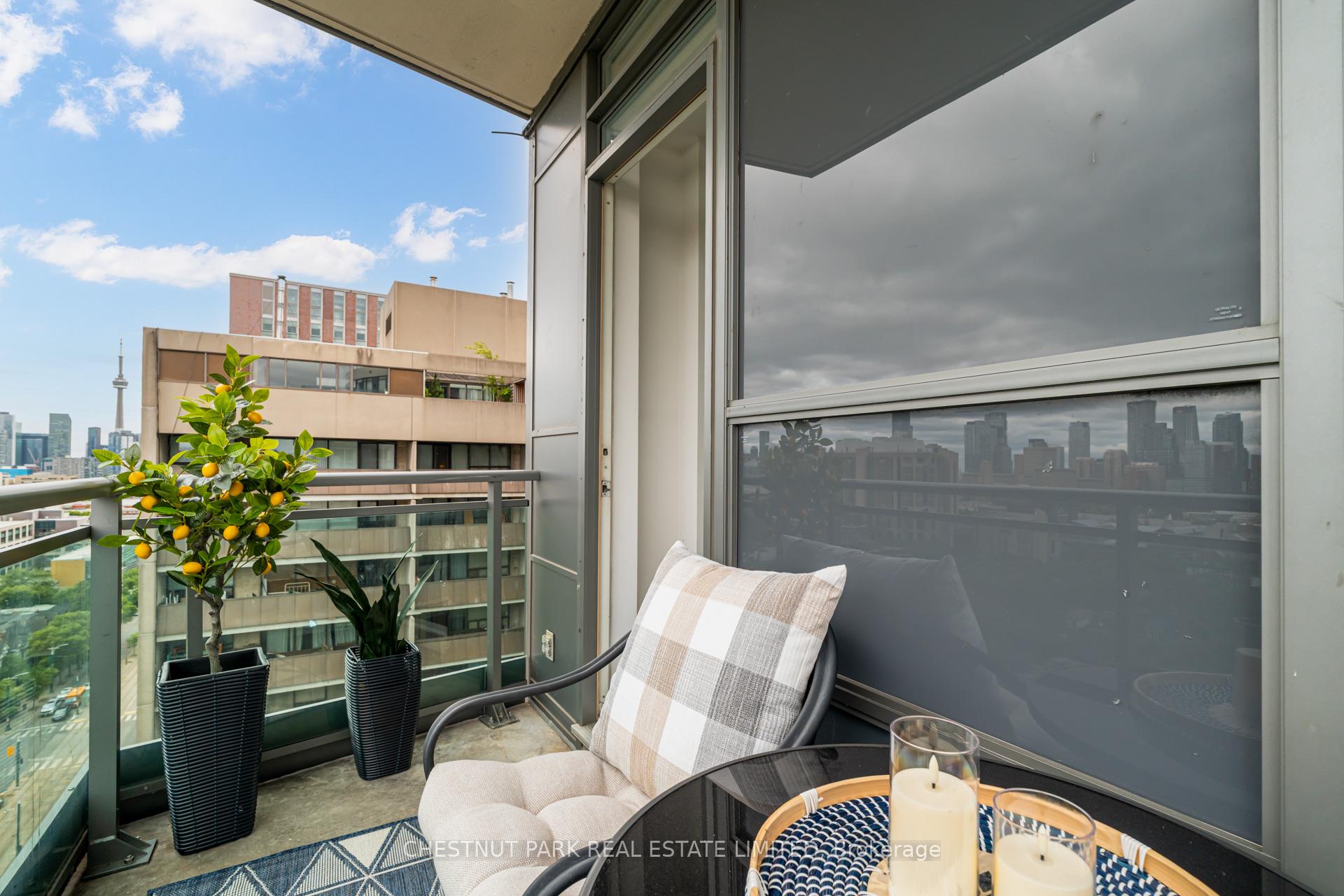 2 Bedrooms Condo at 736 Spadina, Toronto For sale