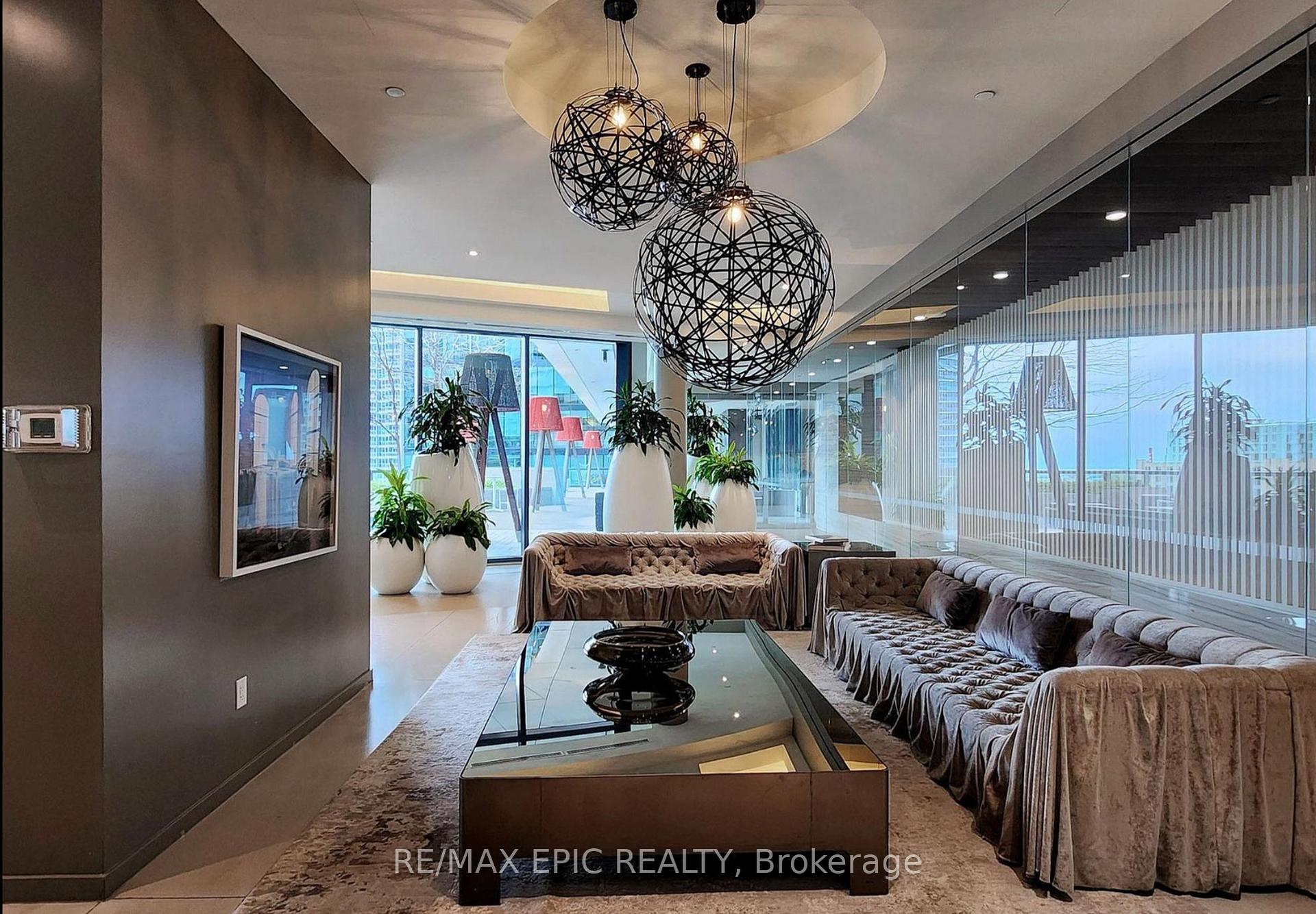 3 Bedrooms Condo at 88 Harbour,  Toronto For sale