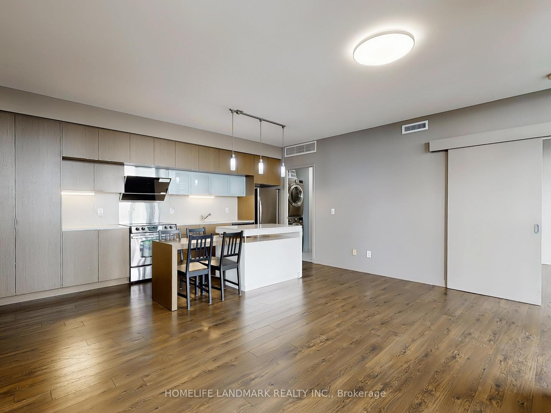 3 Bedrooms Condo at 110 Charles, Toronto For sale