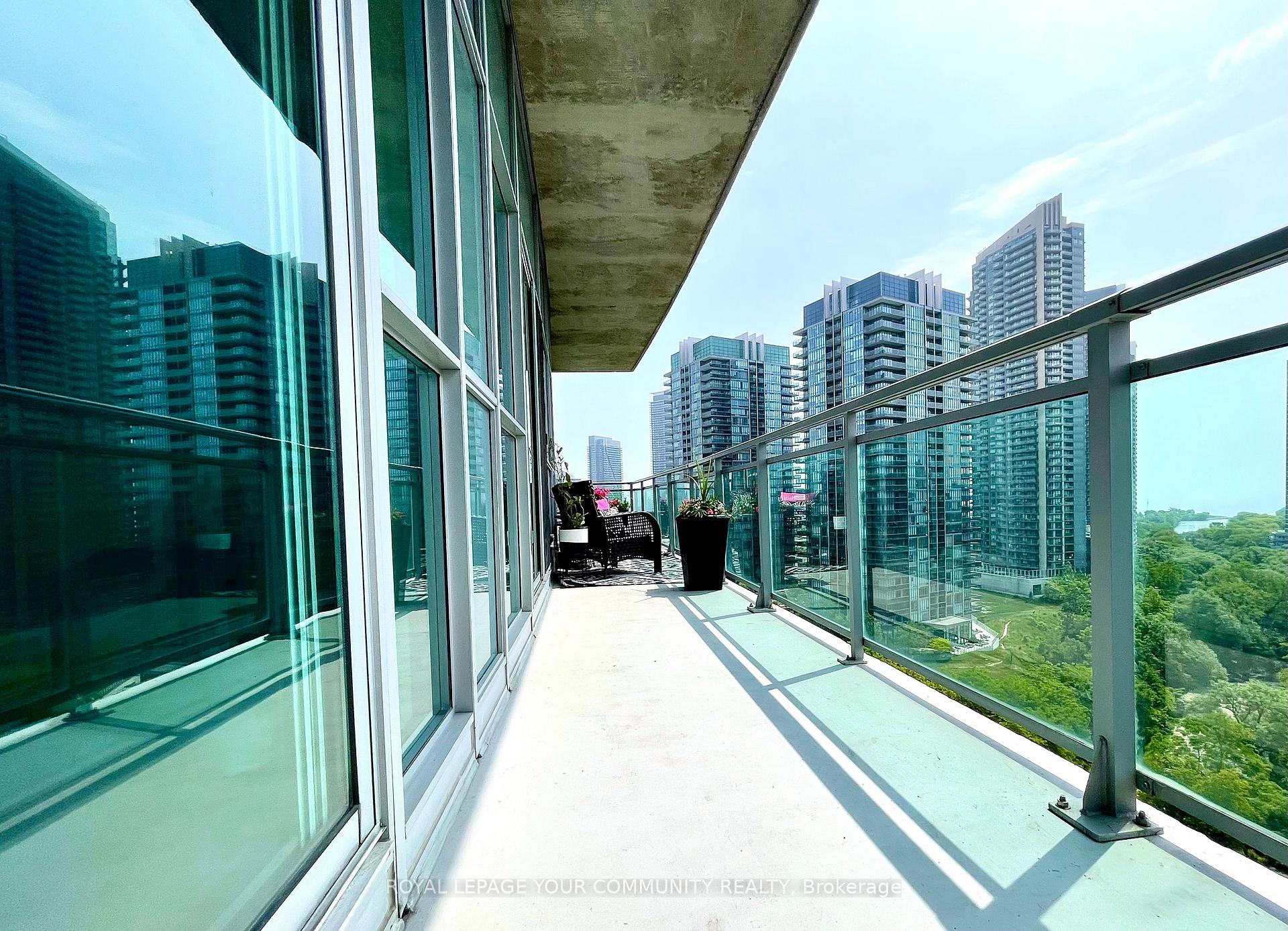 2 Bedrooms Condo at 165 Legion, Toronto For sale