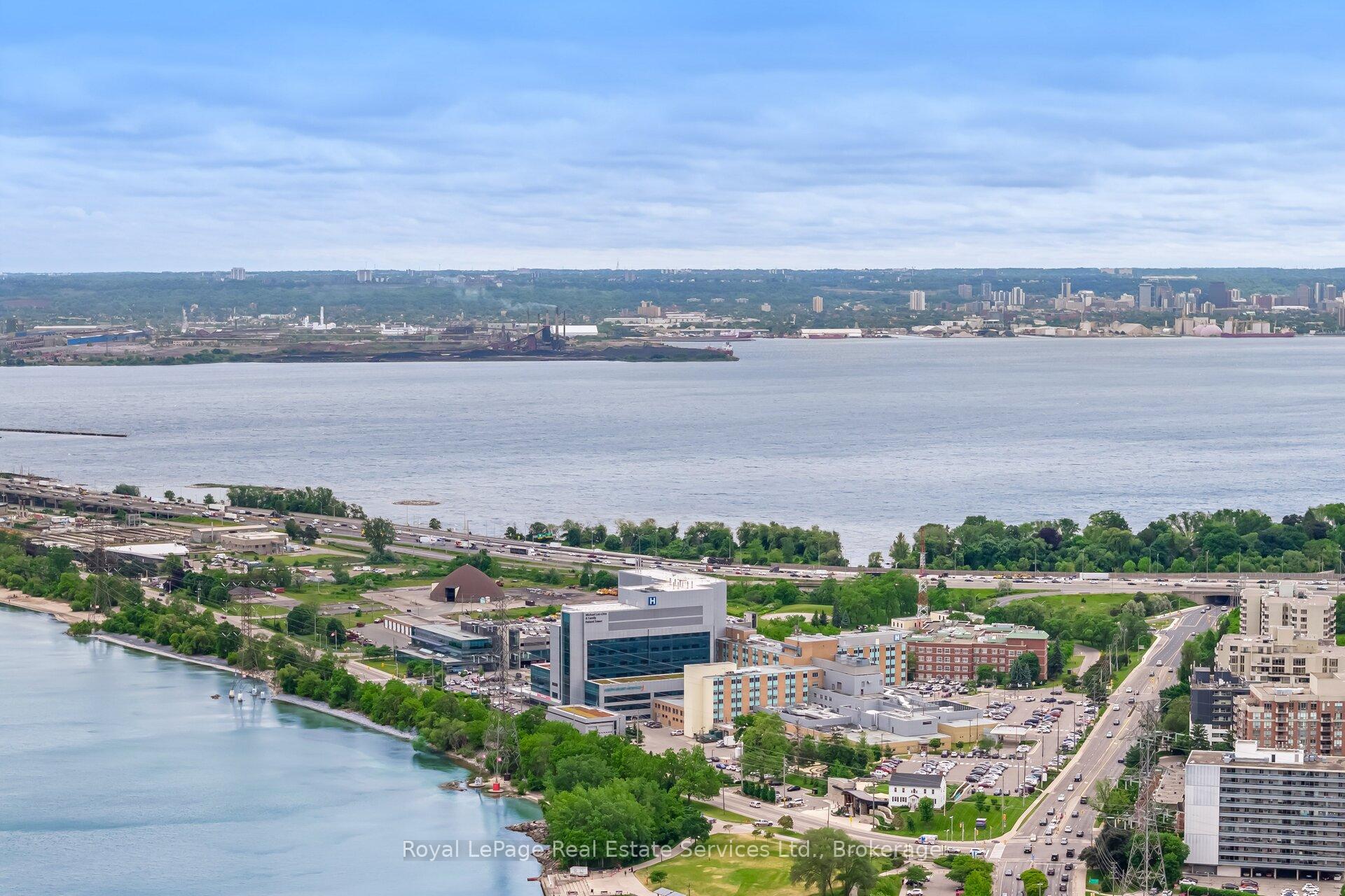2 Bedrooms Condo at 360 Pearl, Burlington For sale
