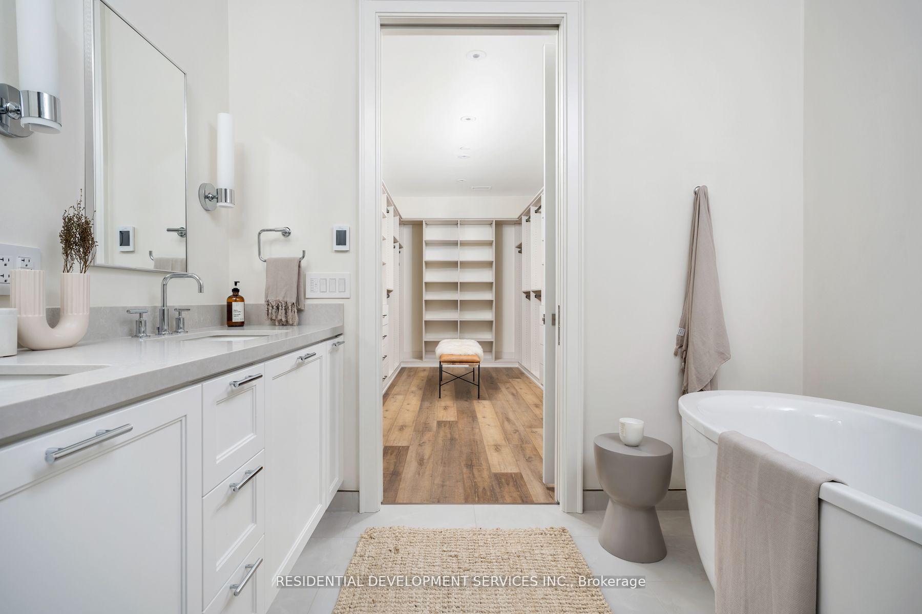 3 Bedrooms Condo at 1 Strathgowan,  Toronto For sale