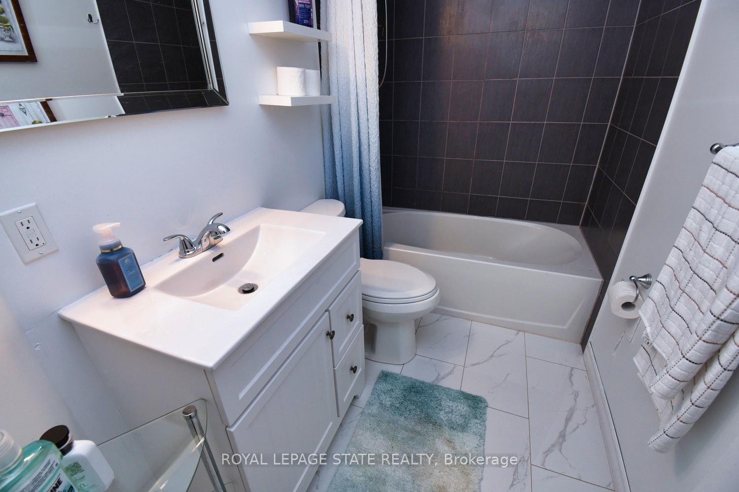 3 Bedrooms Condo at 1255 Upper Gage,  Hamilton For sale