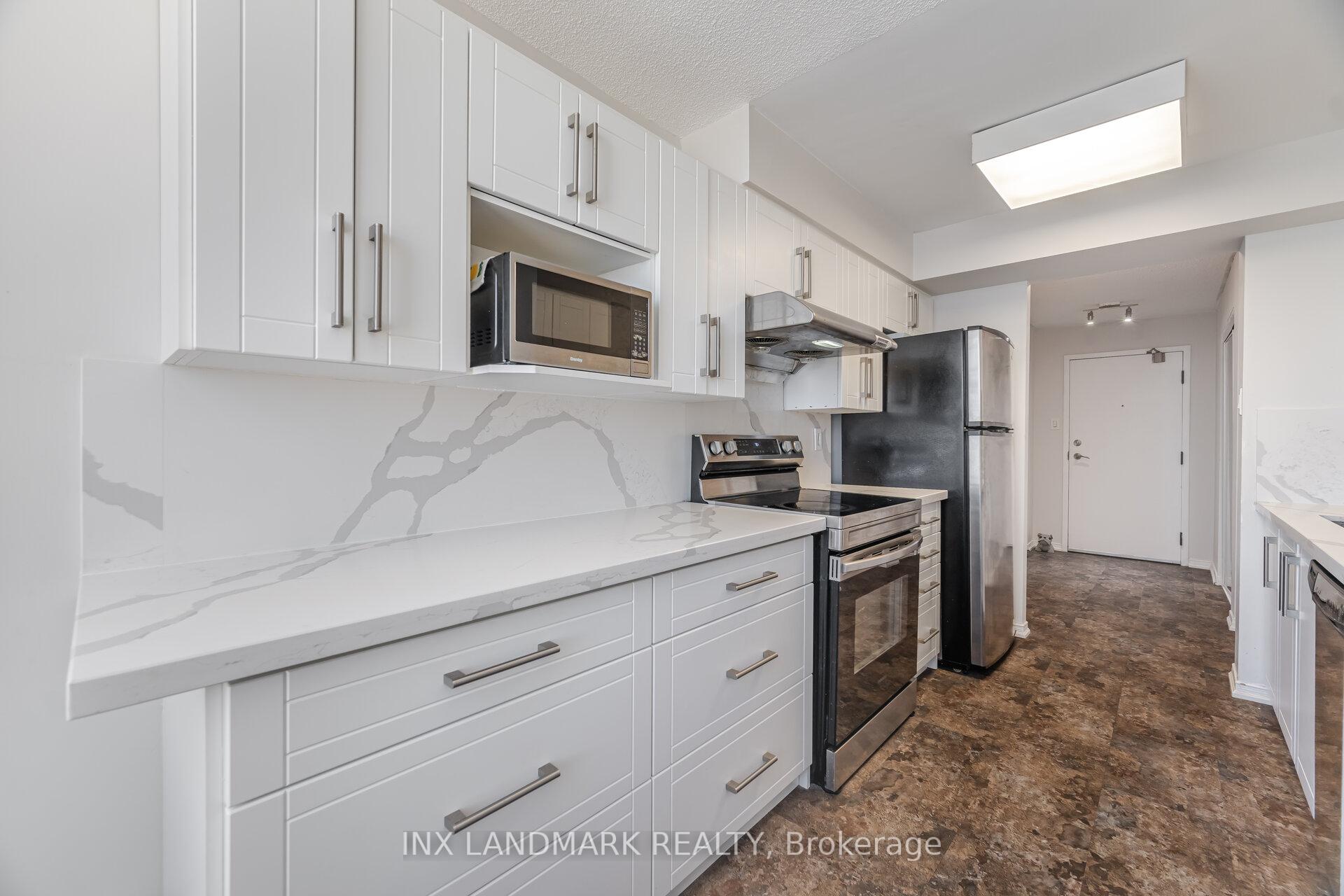 3 Bedrooms Condo at 330 Rathburn, Mississauga For sale