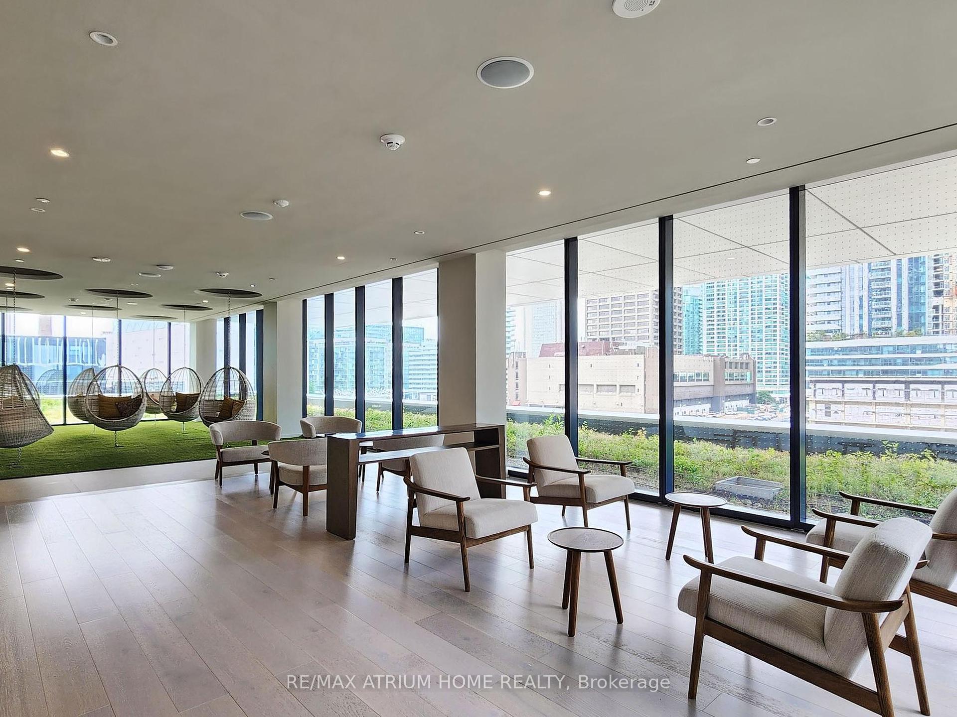 2 Bedrooms Condo at 55 Cooper, Toronto For sale