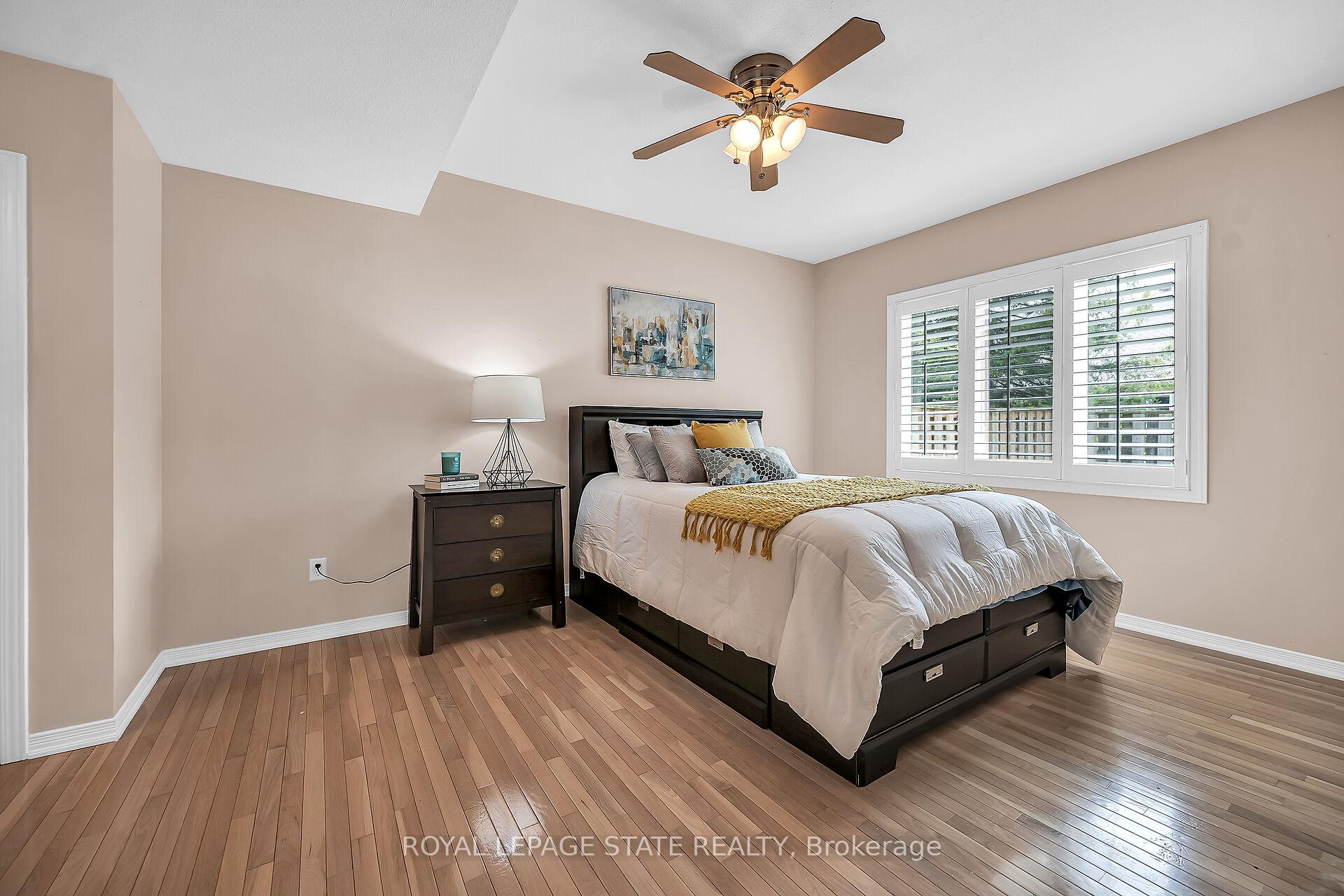 3 Bedrooms Condo at 212 Stonehenge,  Hamilton For sale