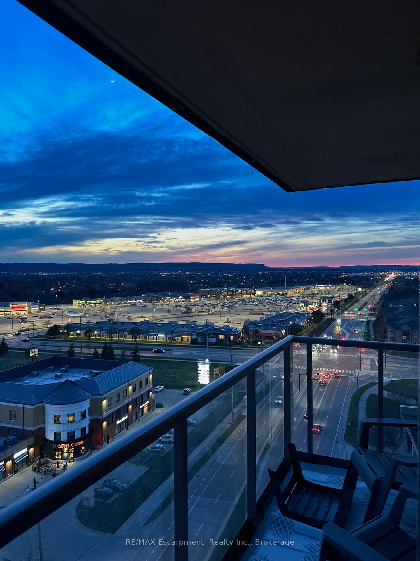 2 Bedrooms Condo at 1940 Ironstone, Burlington For sale