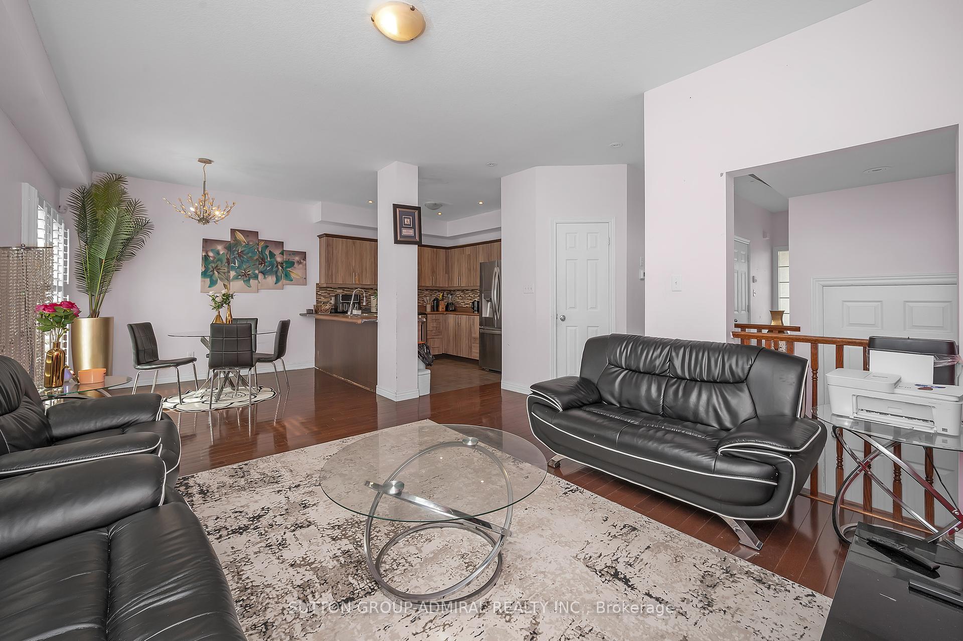 4 Bedrooms Condo at 6 Atessa,  Hamilton For sale