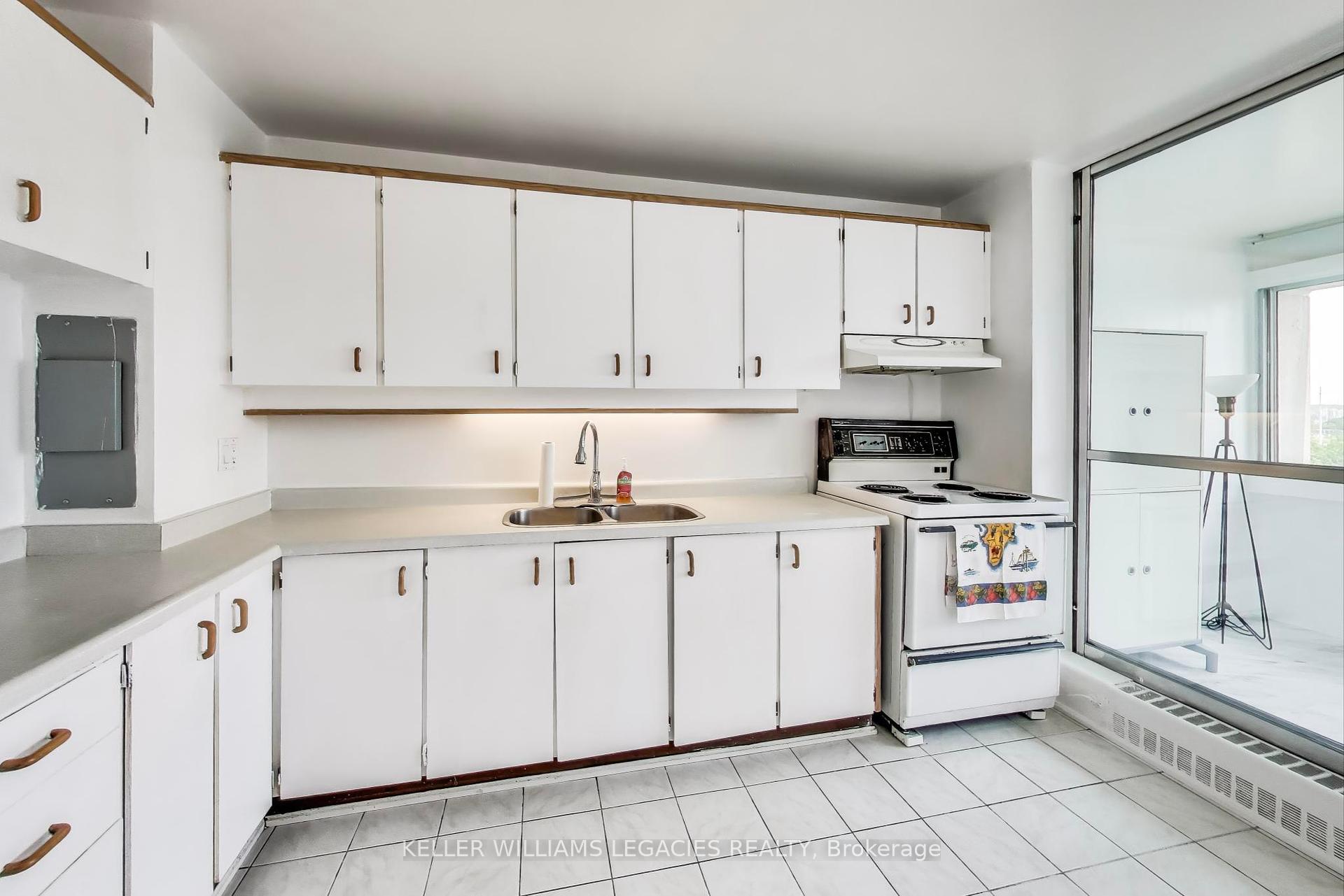 2 Bedrooms Condo at 715 Don Mills, Toronto For sale