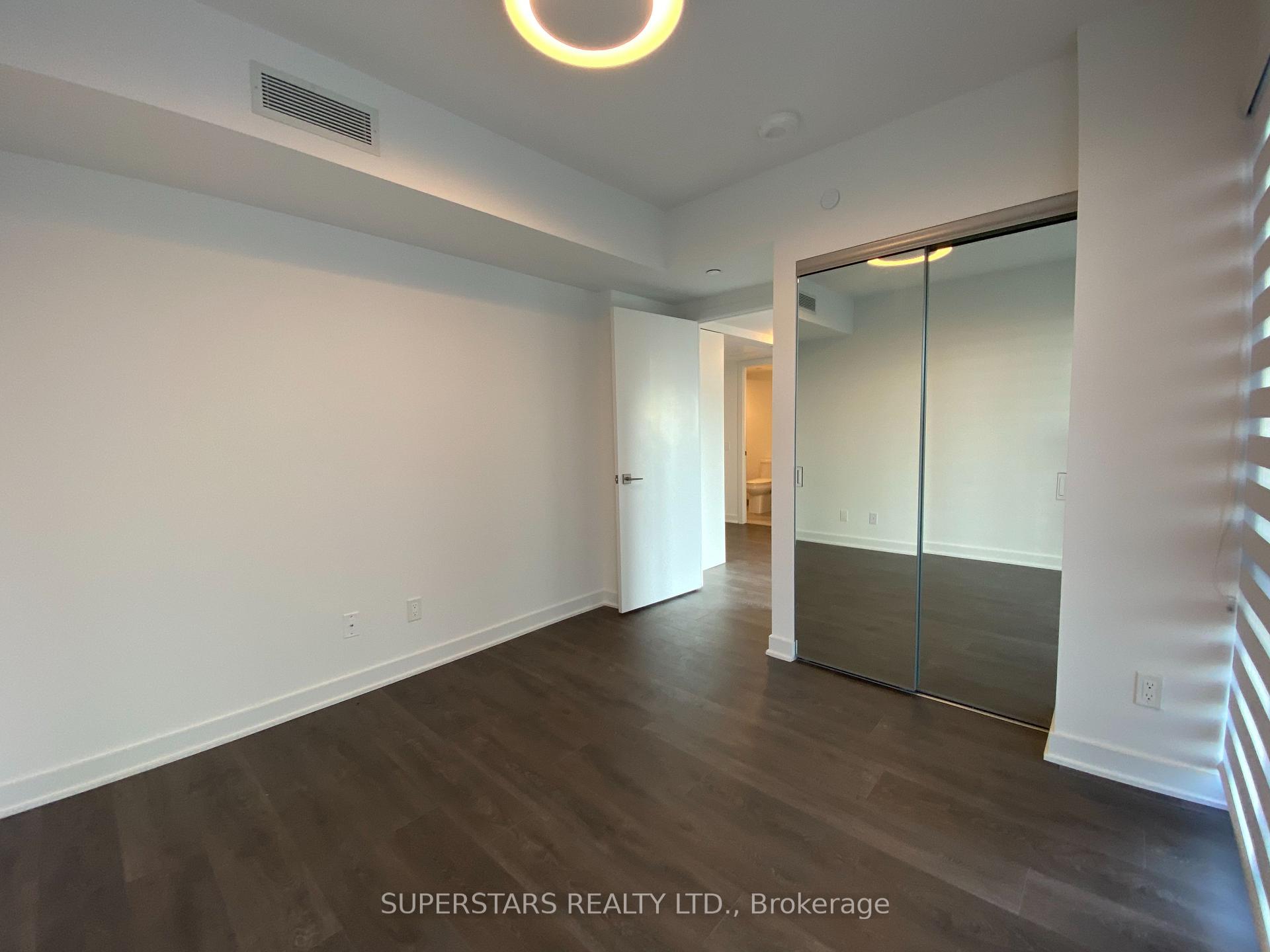 1 Bedroom Condo at 188 Cumberland,  Toronto For sale