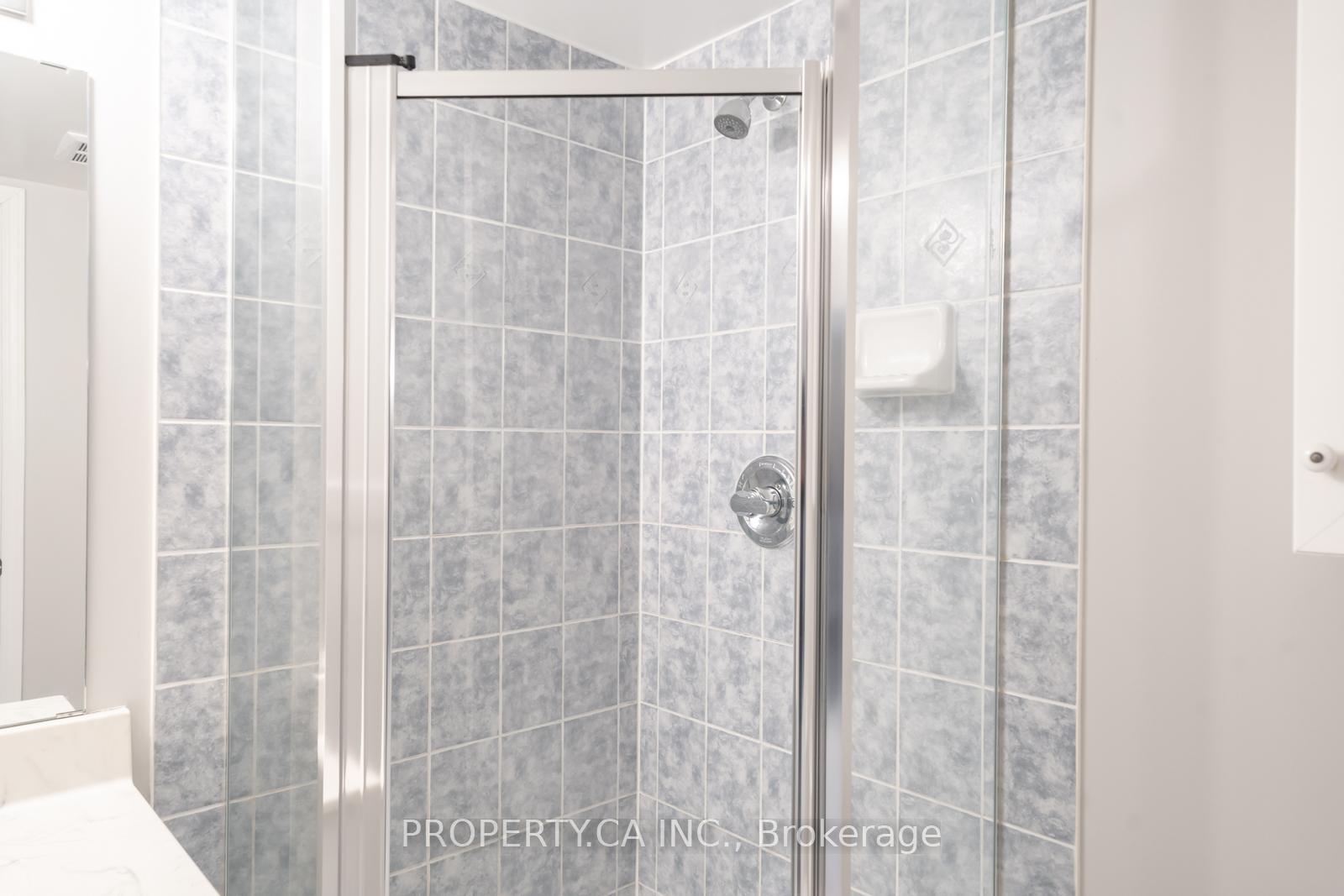 2 Bedrooms Condo at 33 Elm, Mississauga For sale