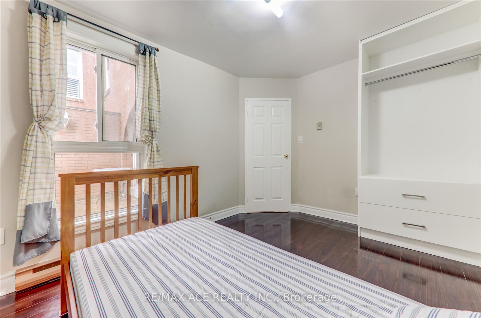 3 Bedrooms Condo at 100 Mornelle, Toronto For sale