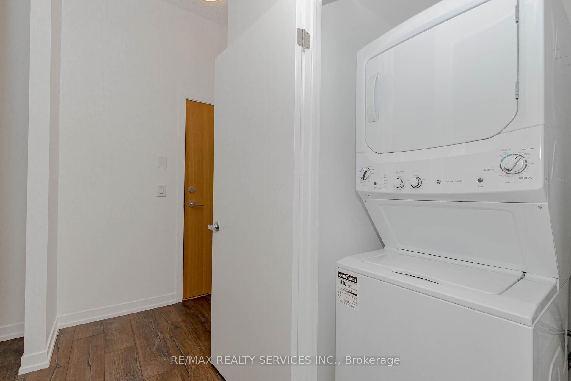 2 Bedrooms Condo at 2520 Eglington,  Mississauga For sale