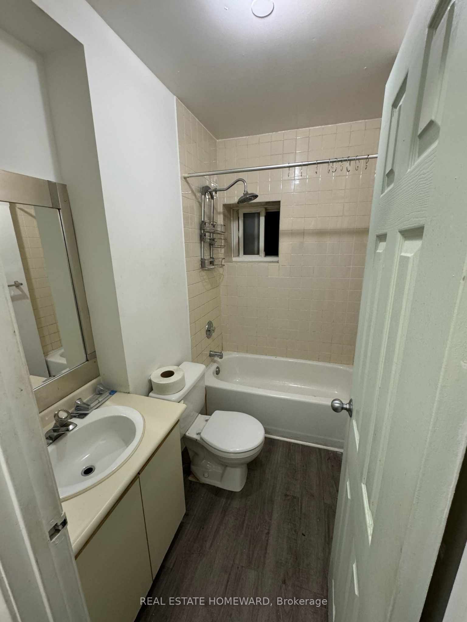 996 Queen Street E, #4