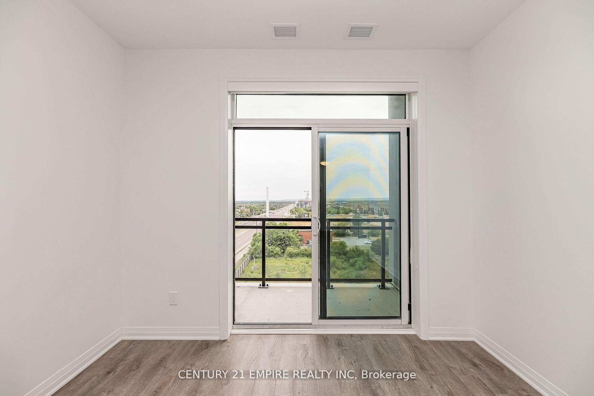 2 Bedrooms Condo at 95 Dundas,  Oakville For sale