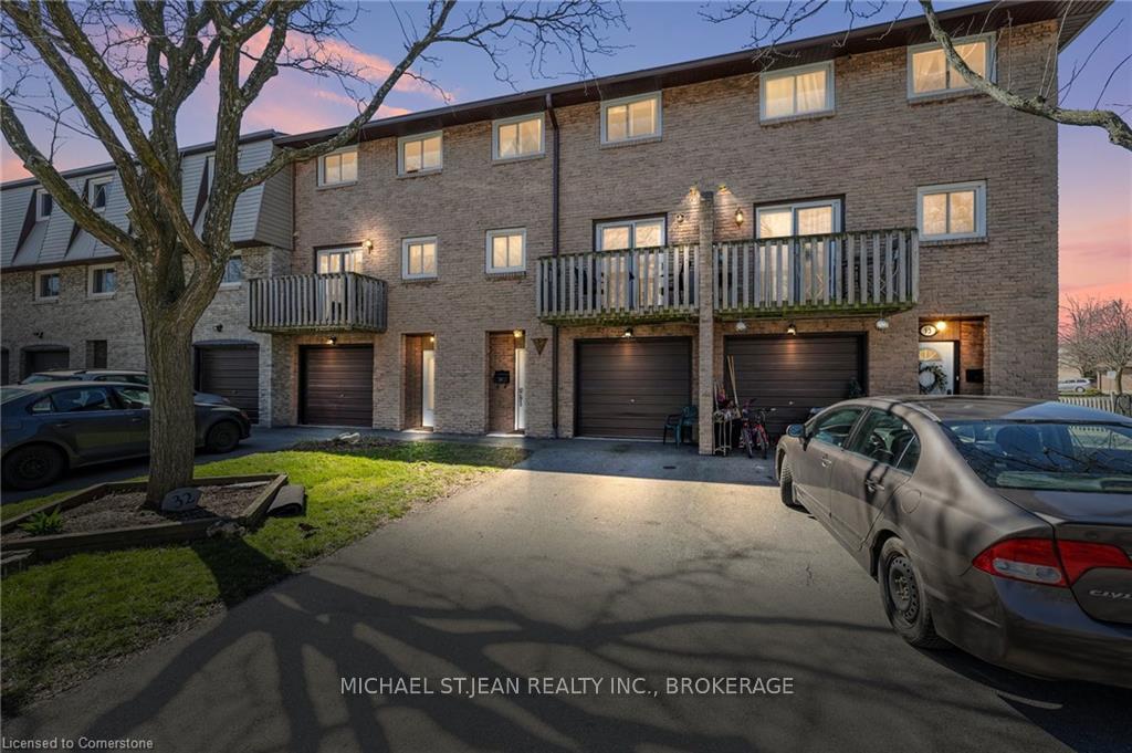 3 Bedrooms Condo at 985 Limeridge,  Hamilton For sale